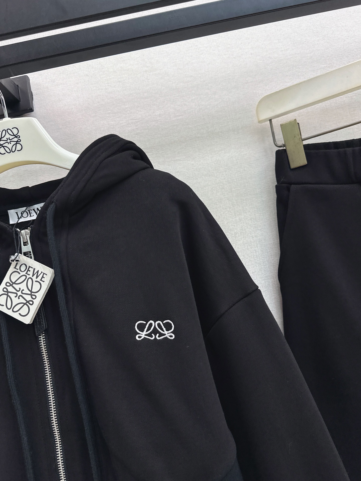 Loe 26fw embroidery hooded jacket pants sets