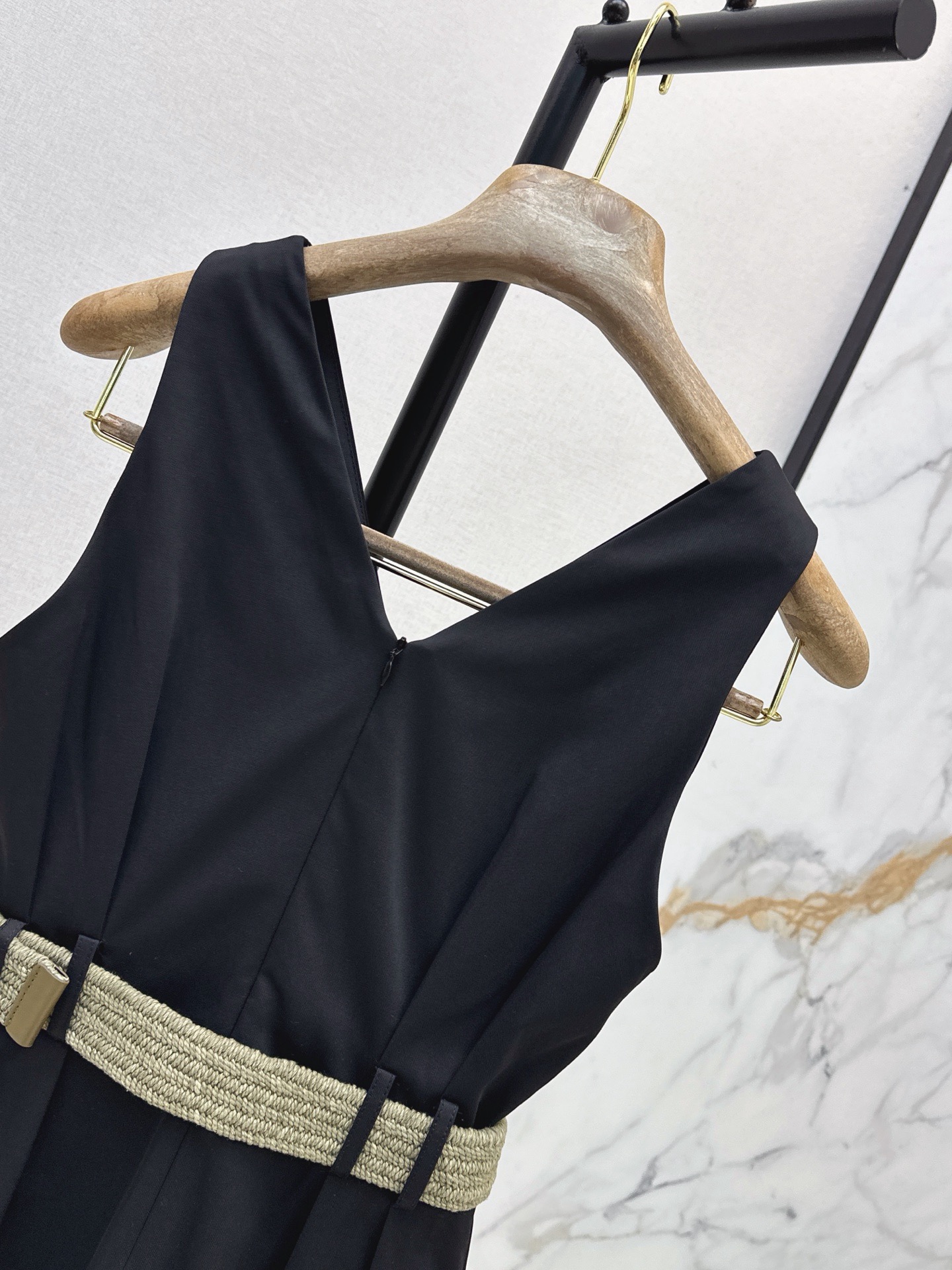 Brun 26ss sleeveless belted dress