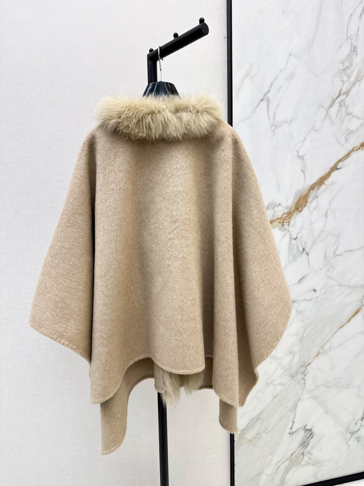 Fen 26fw fox-trim woolen cape jacket
