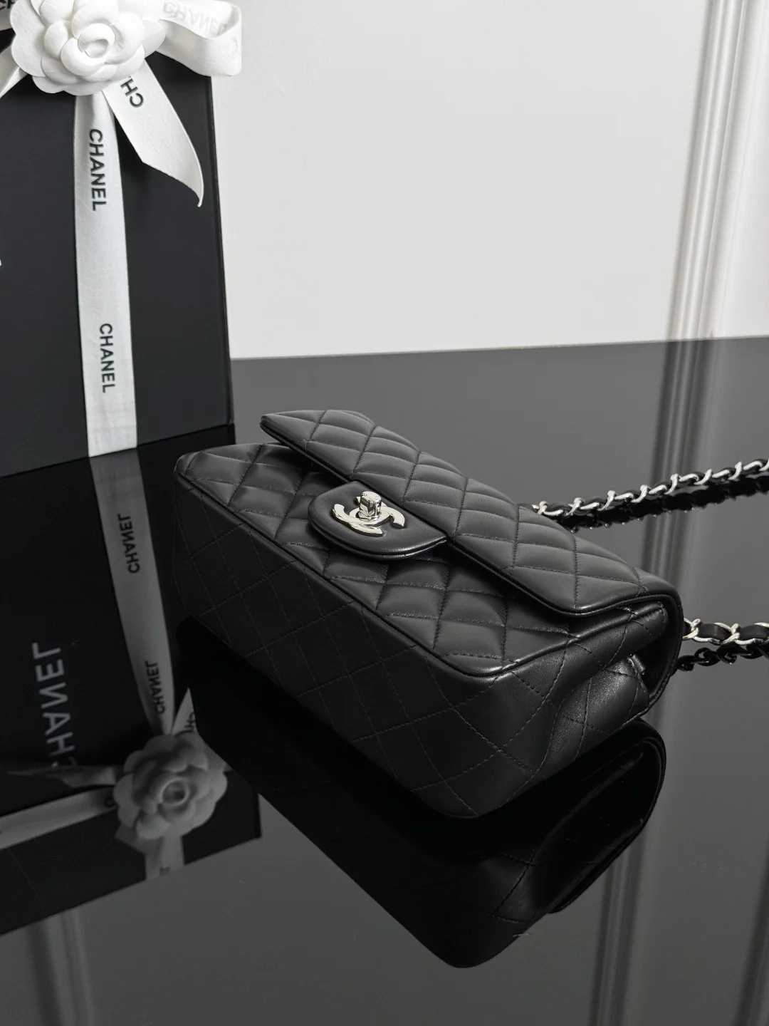 Chan cf20 chain shoulder bag