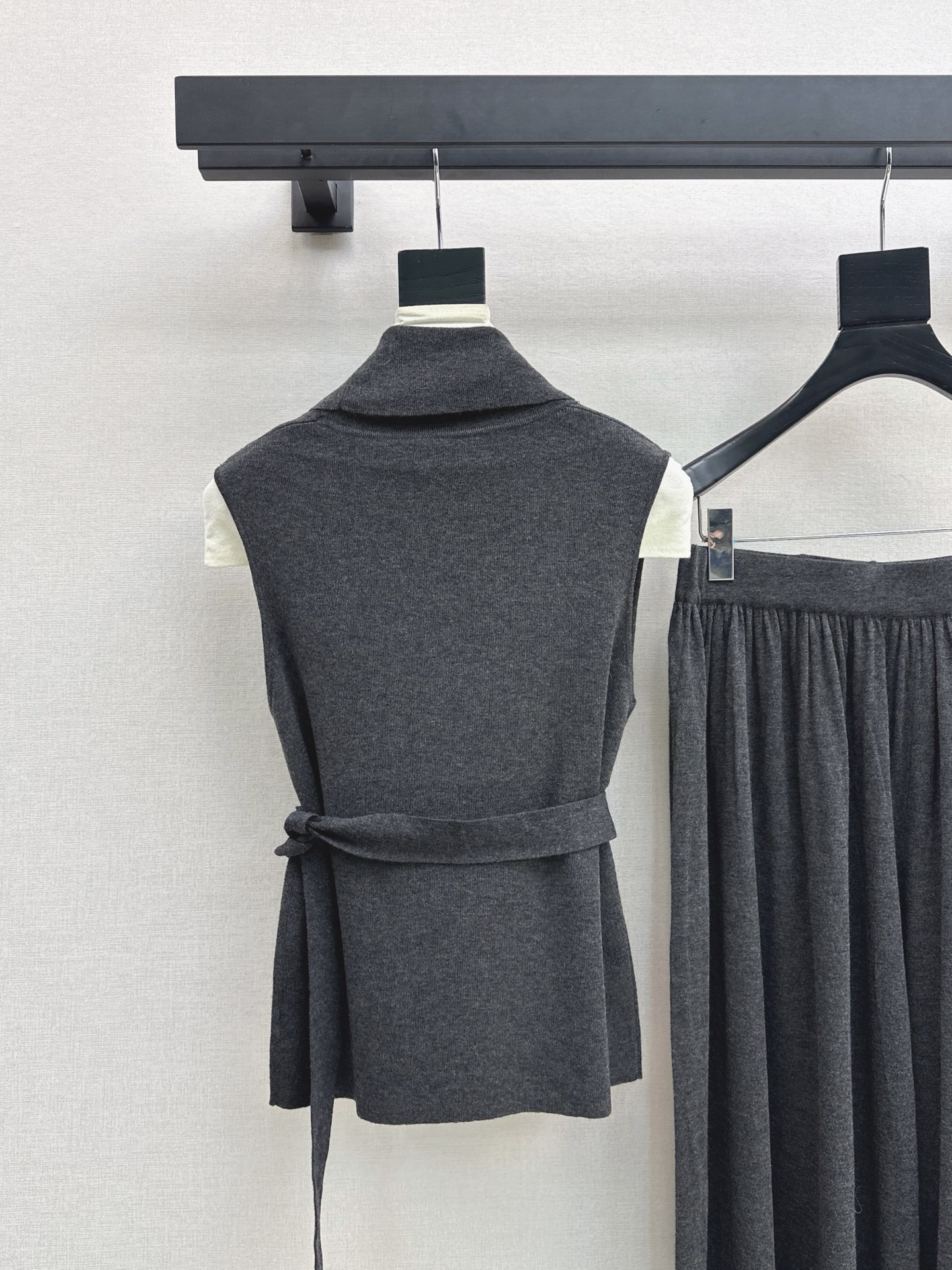 Her 26fw belted knit sleeveless top pants sets