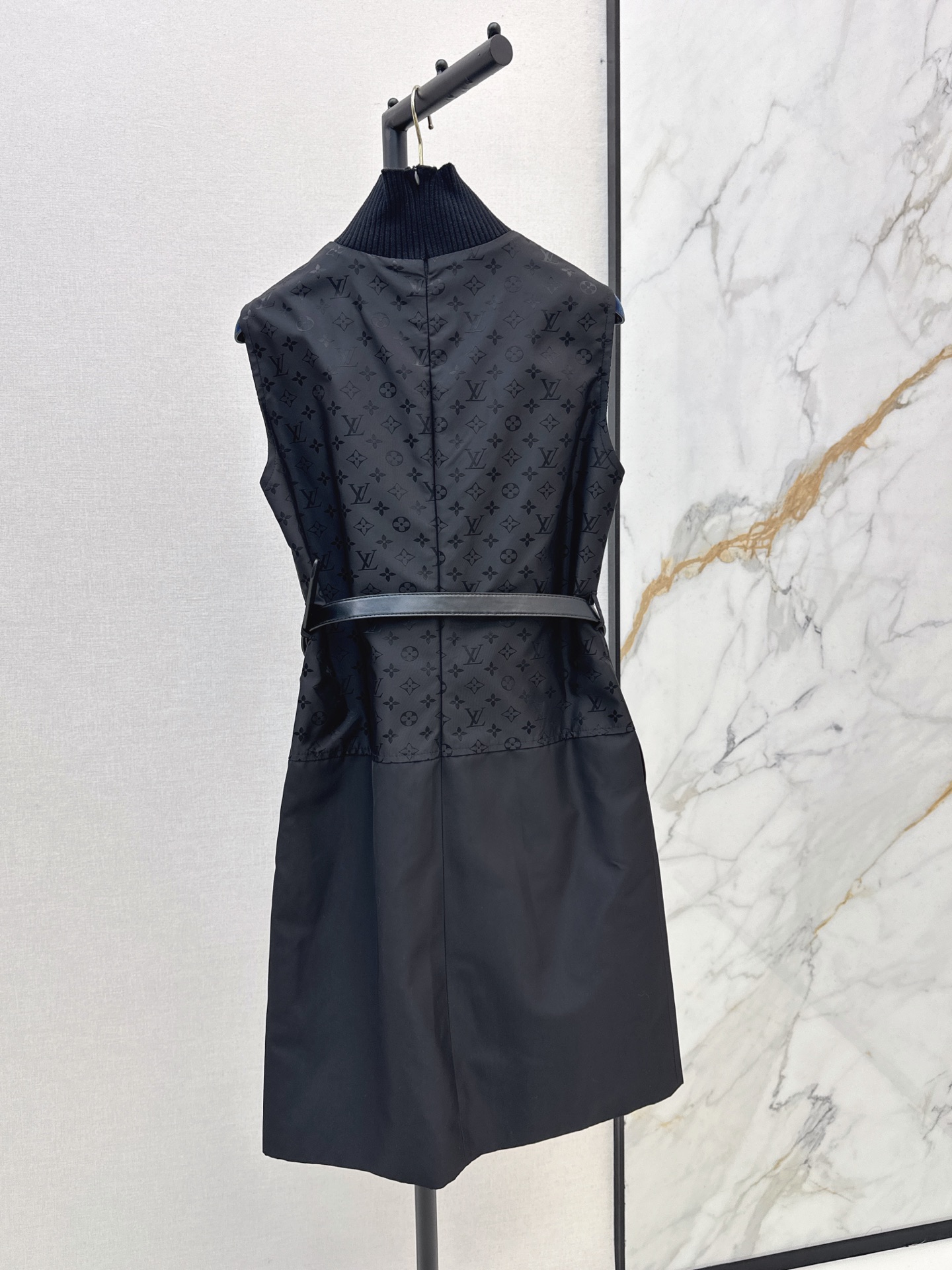 Loui 26fw belted sleeveless dress