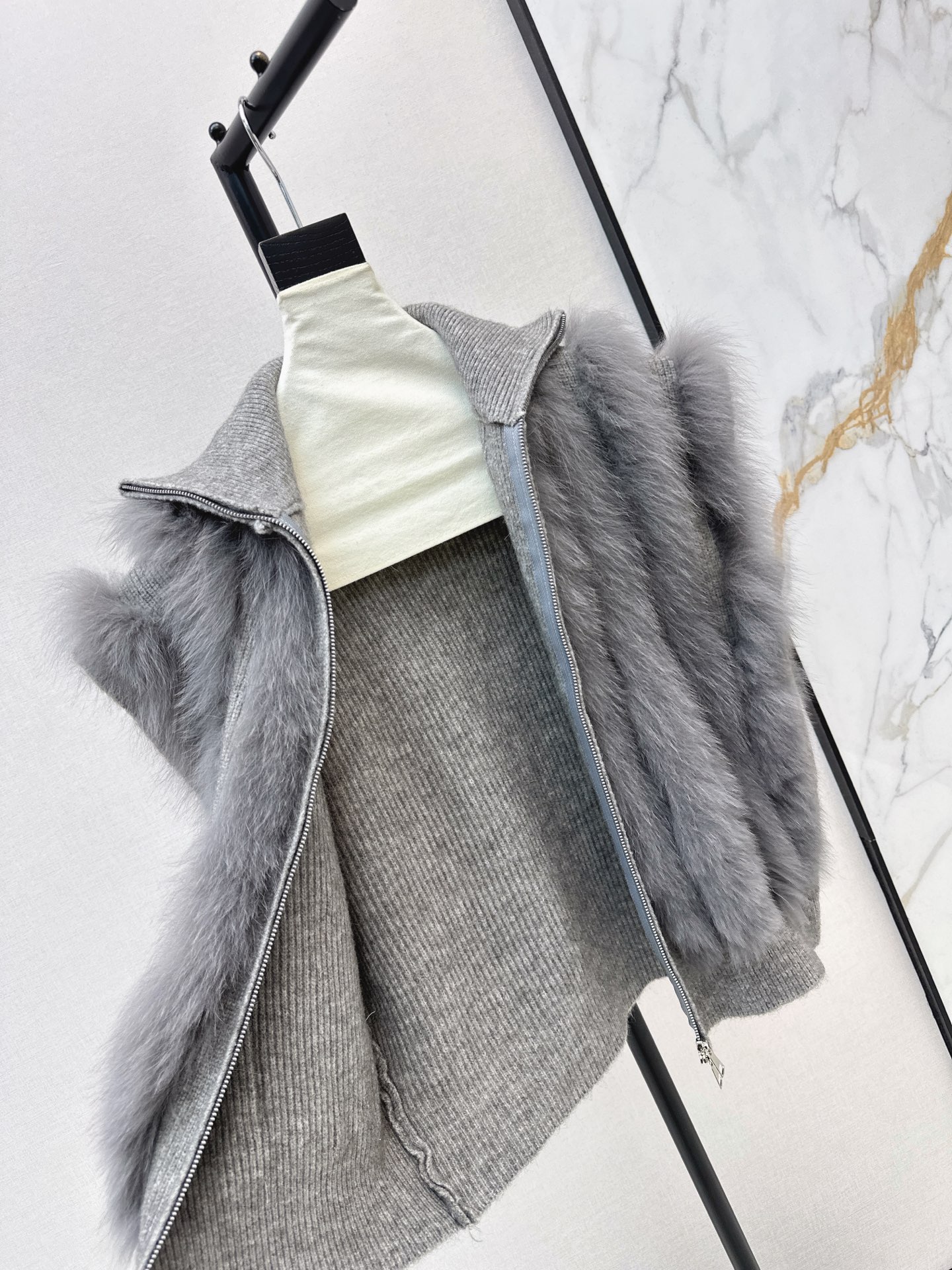 Fen 26fw fur-trim knit vest