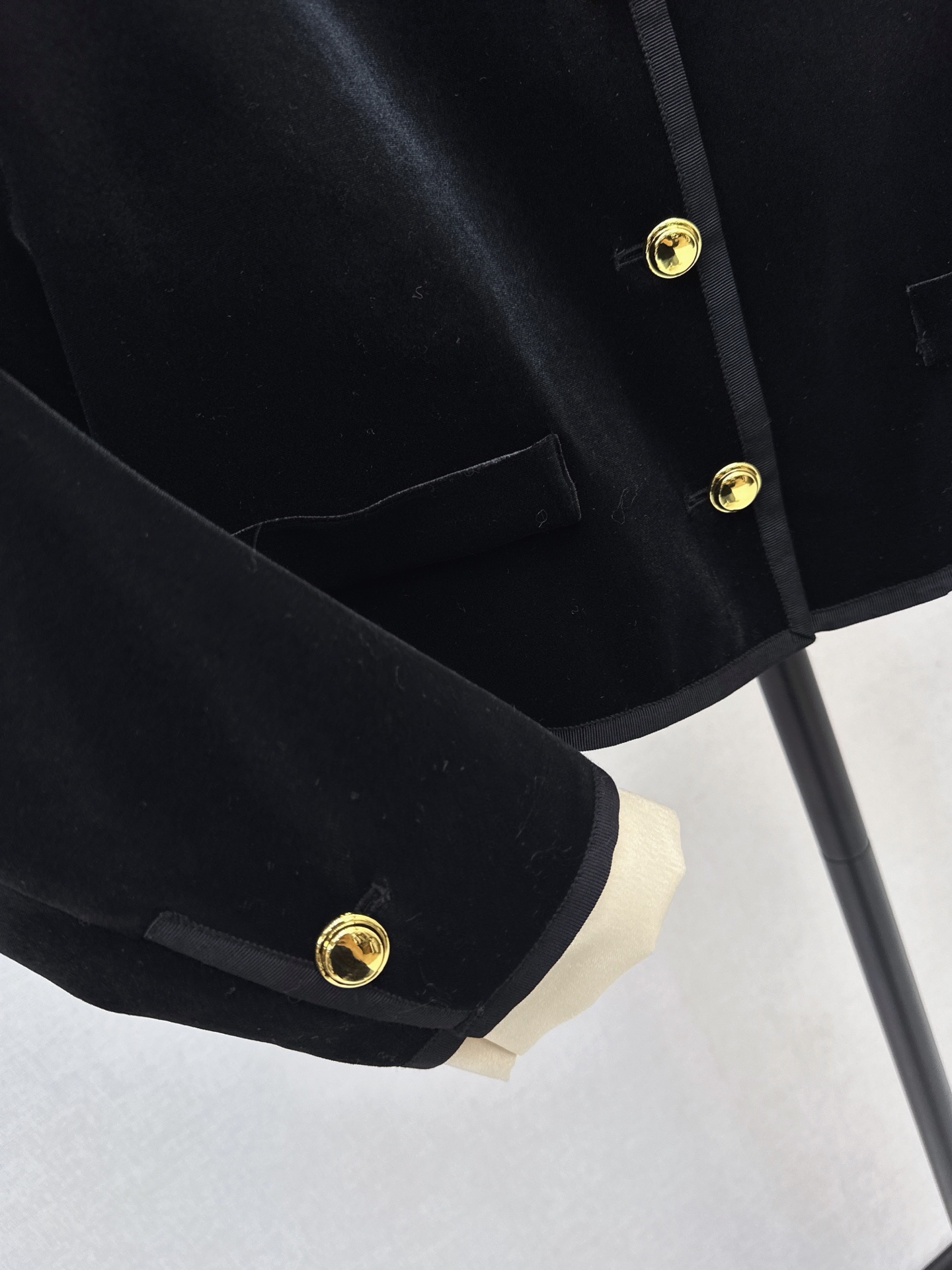 Miu 26fw cropped beading velvet jacket