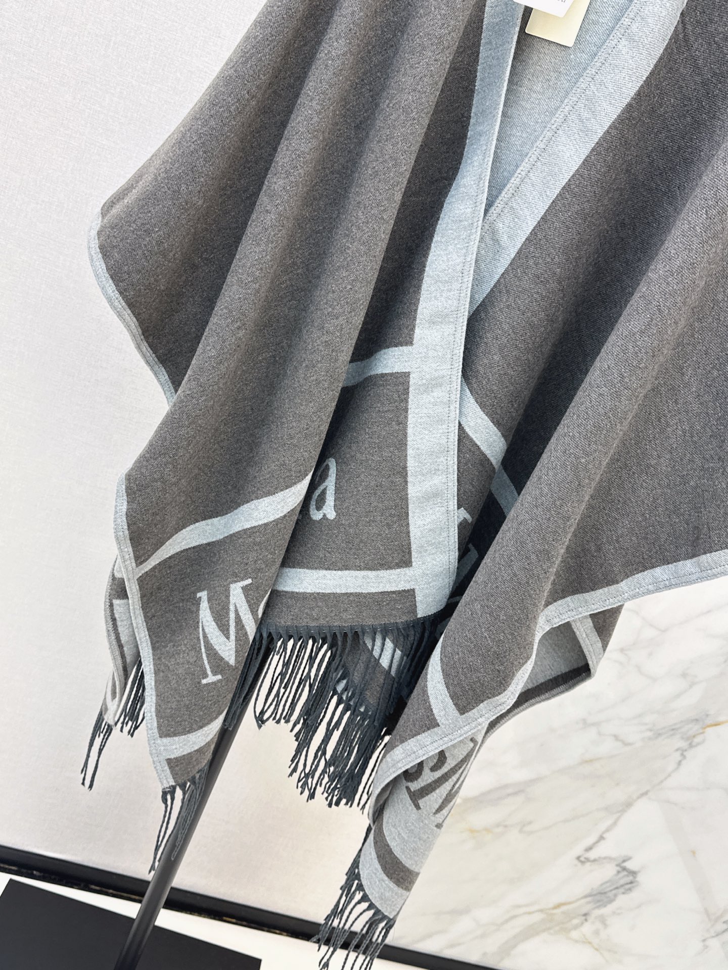 Max 26fw jacquard shawls