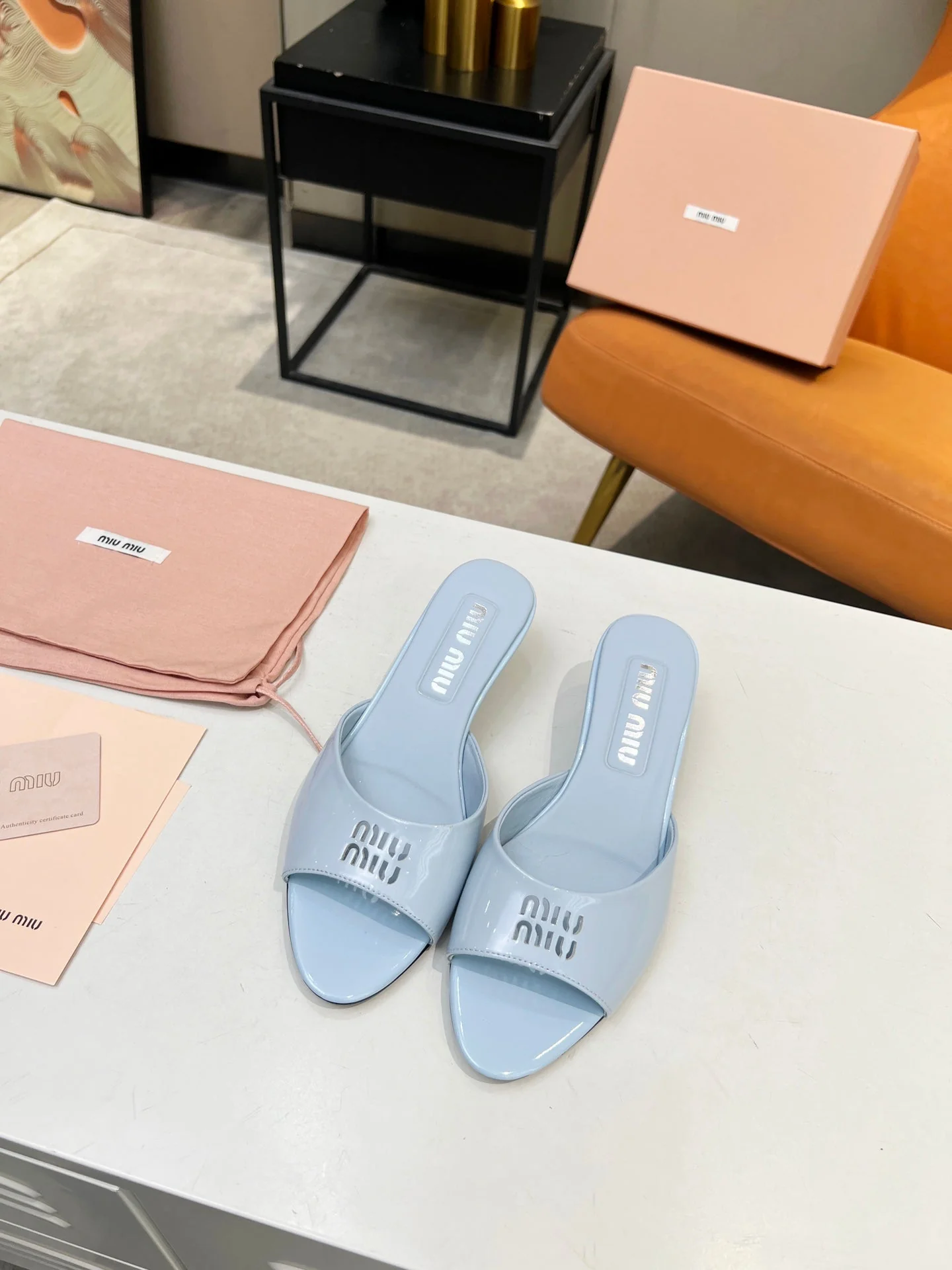 MI leather slippers