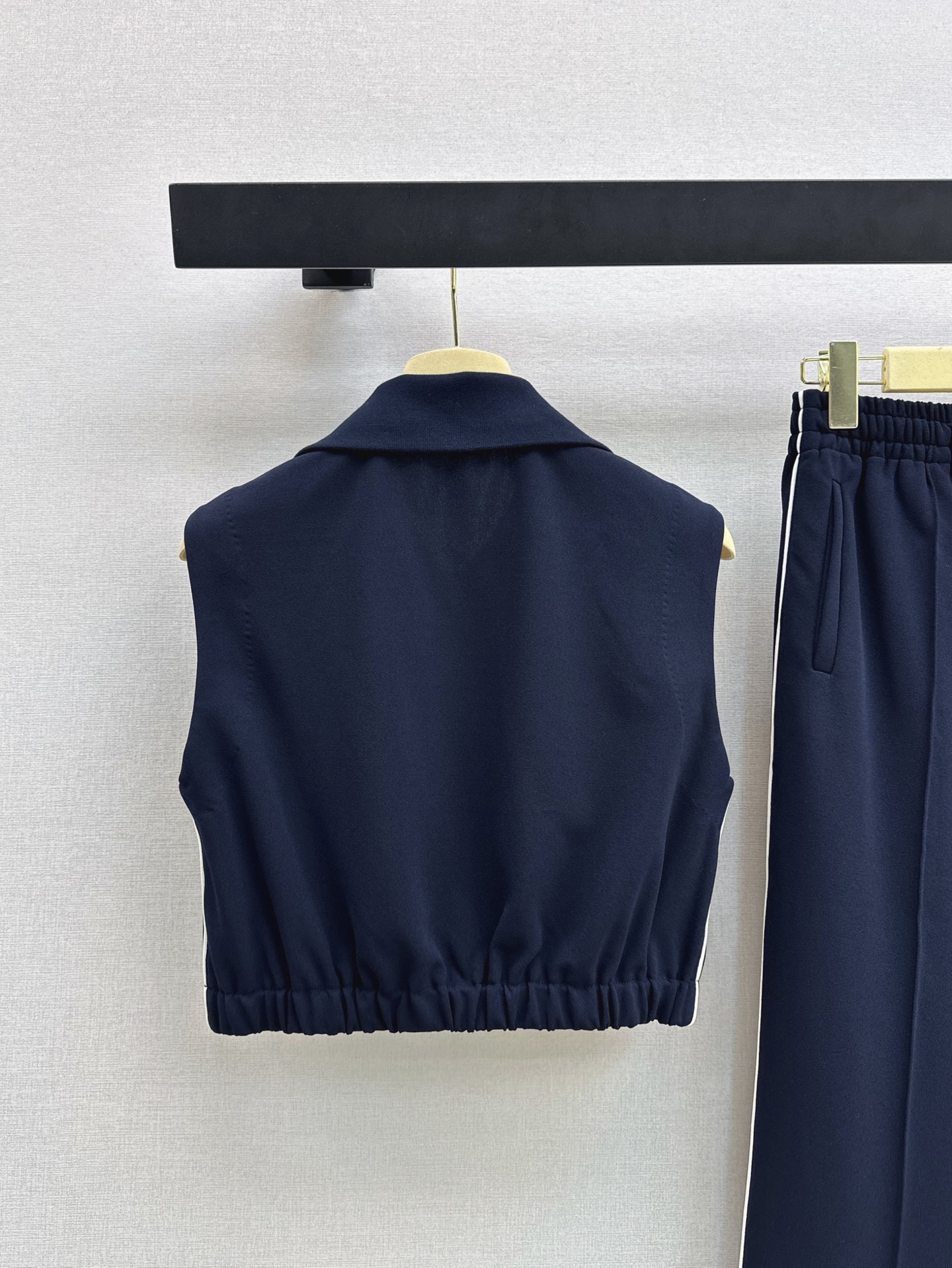 Miu 26ss cropped vest apnts sets