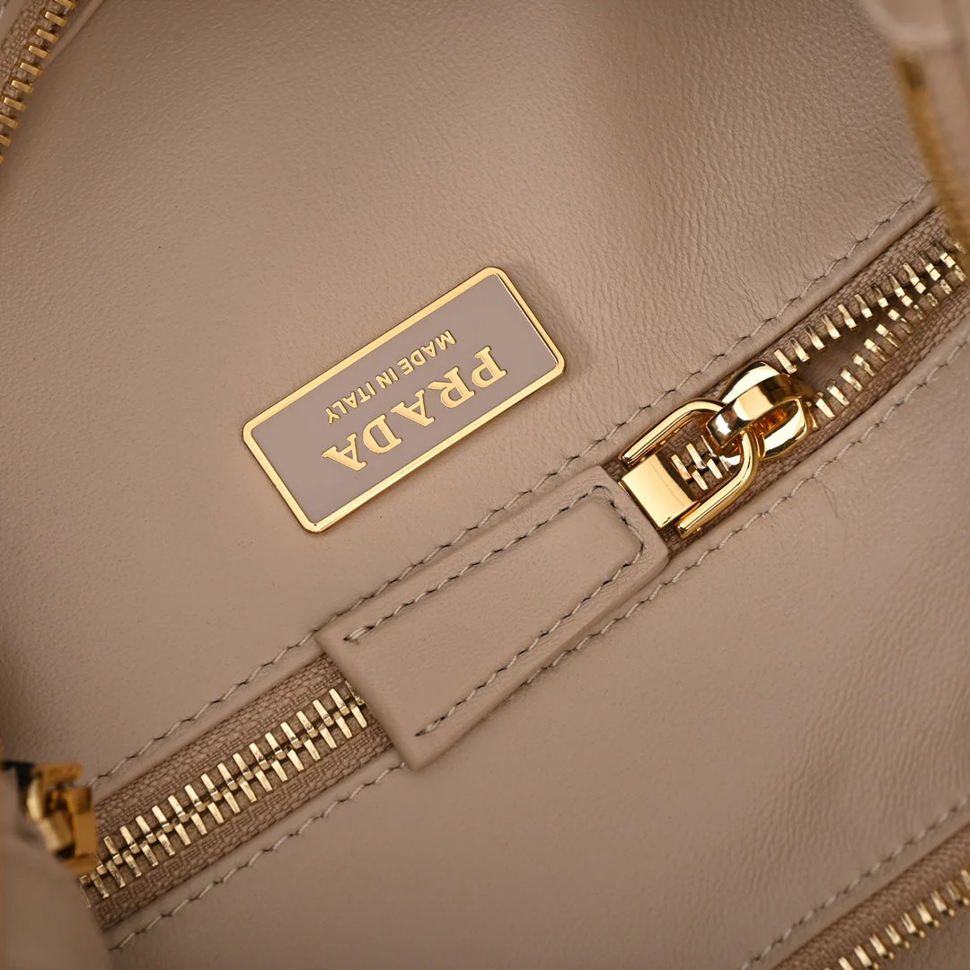 PD  Aimée large leather shoulder bag