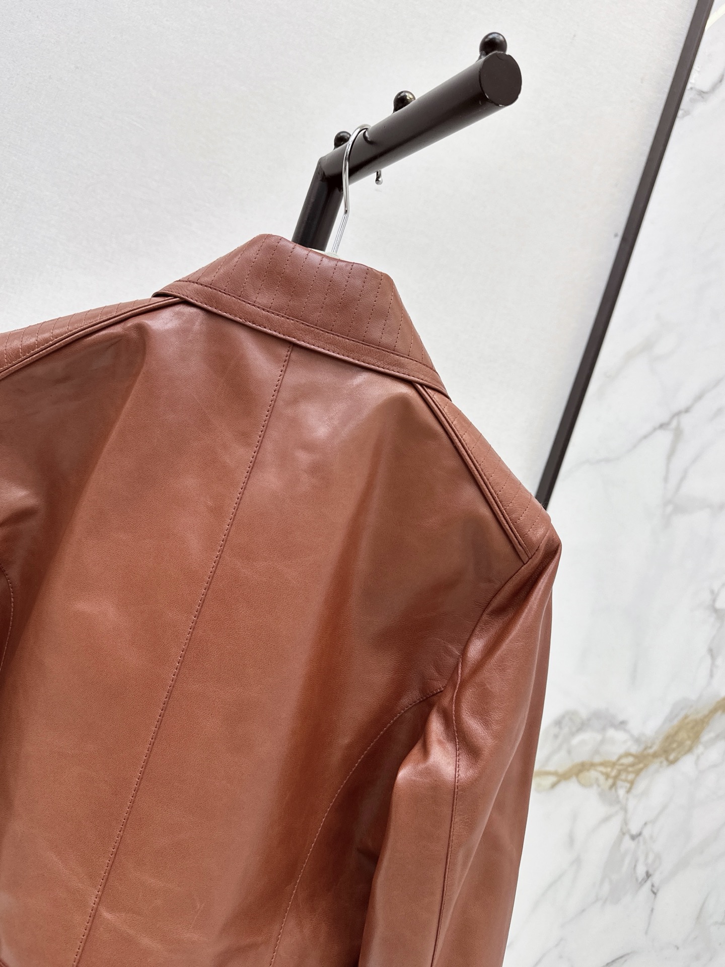 Her 26fw cropped leather jacket