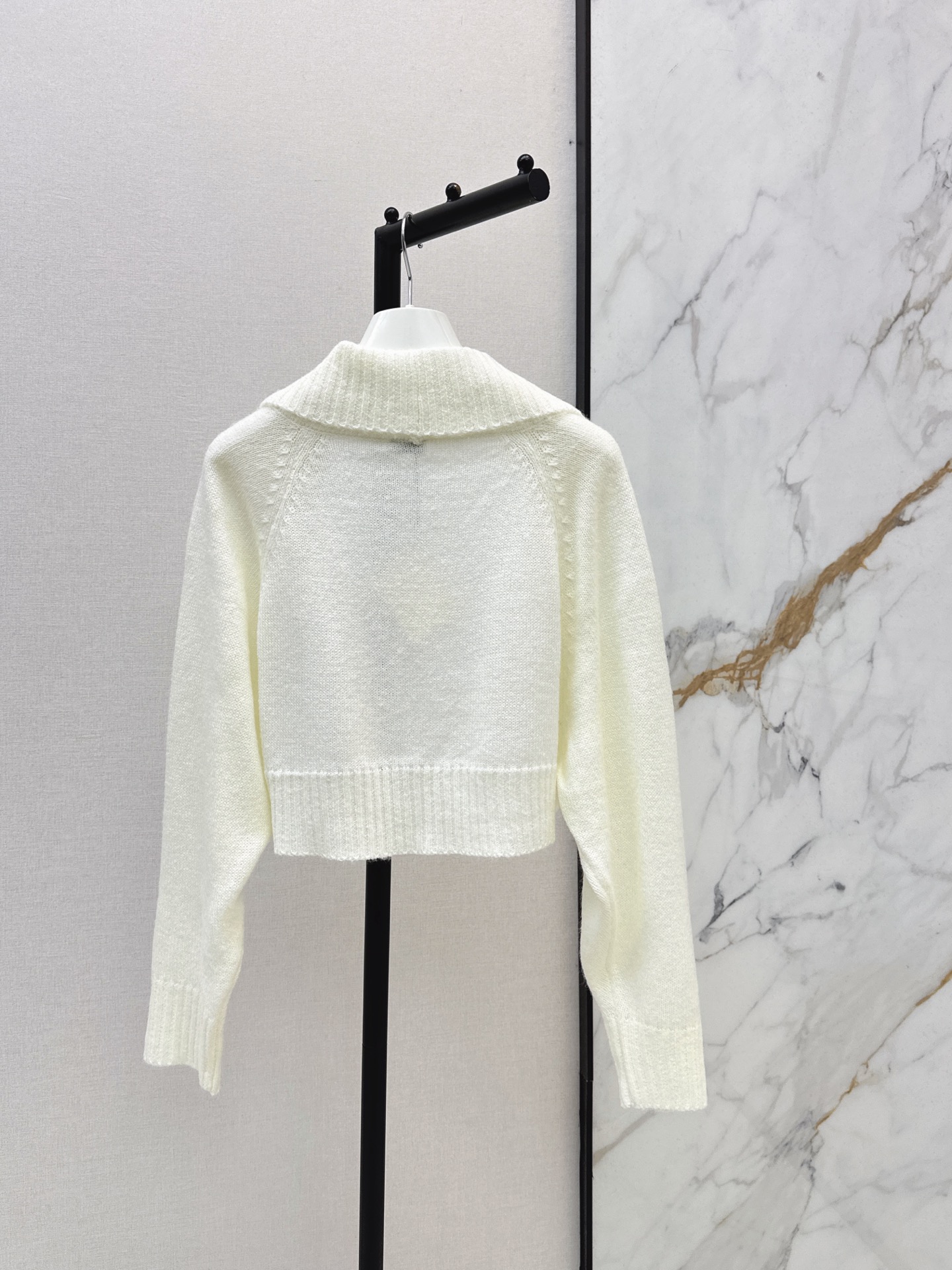 Loe 26fw cropped knit cardigan