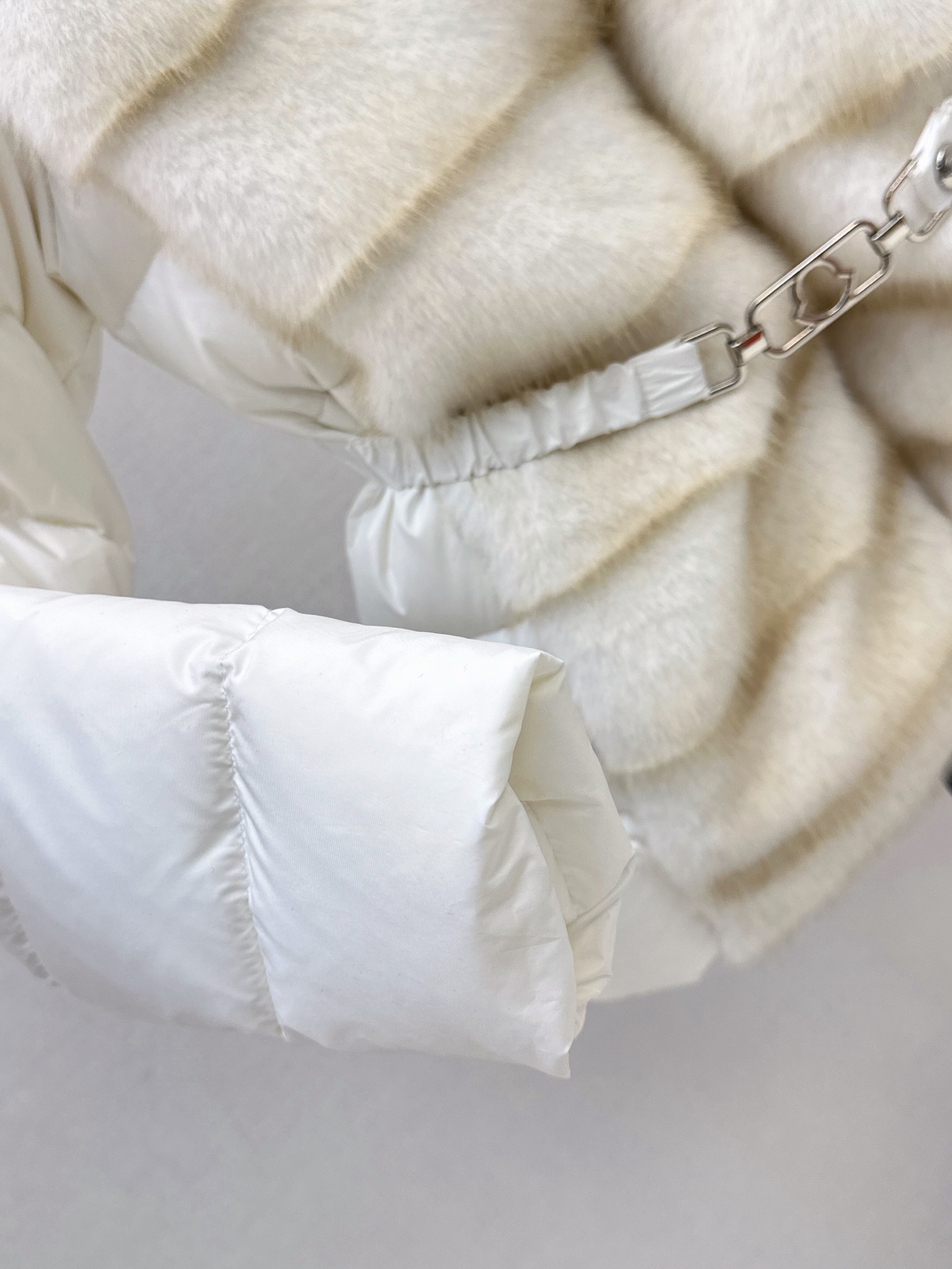 Monc 26fw fur belted down jacket