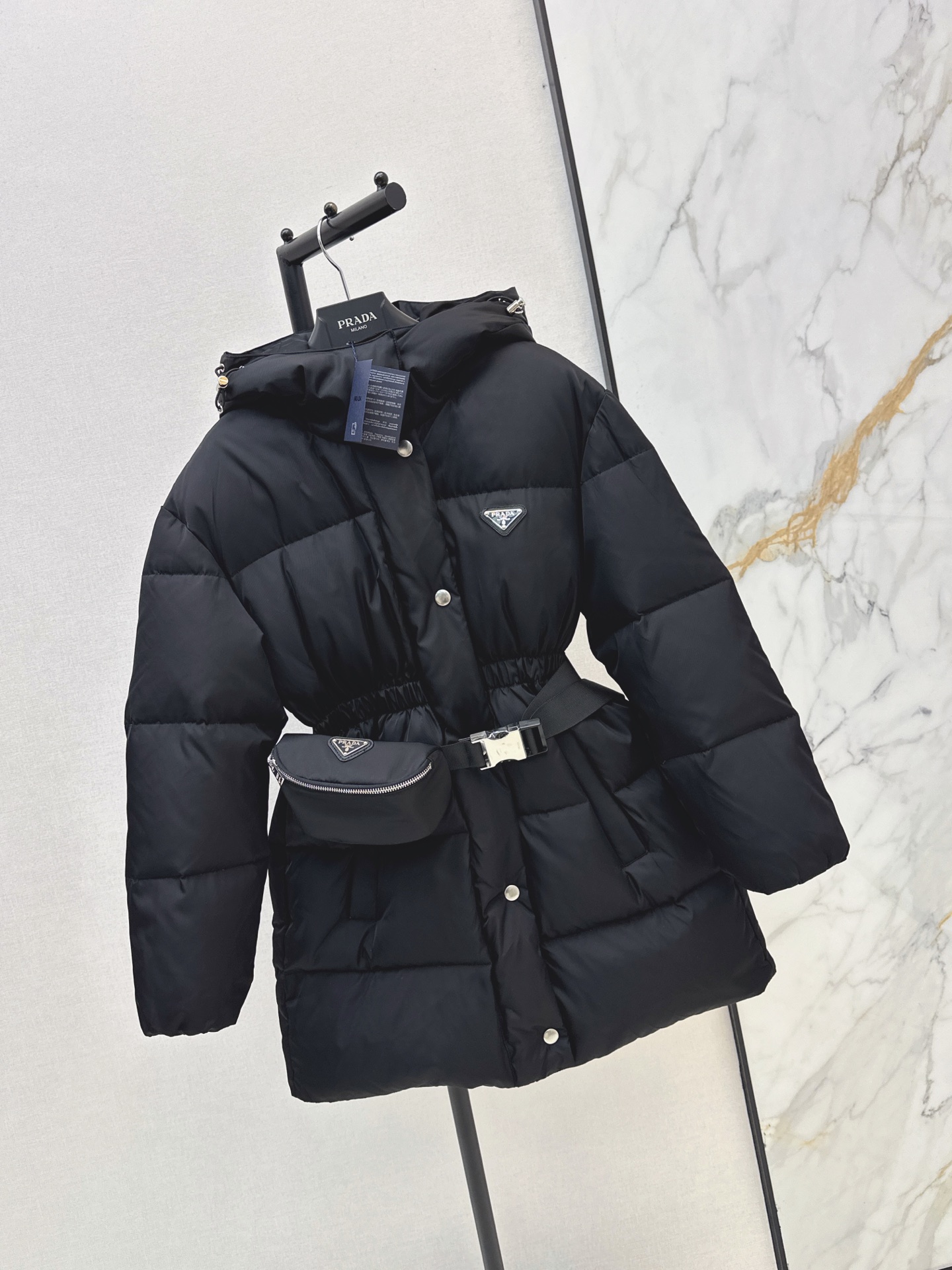 Pra 26fw hooded belted down jacket