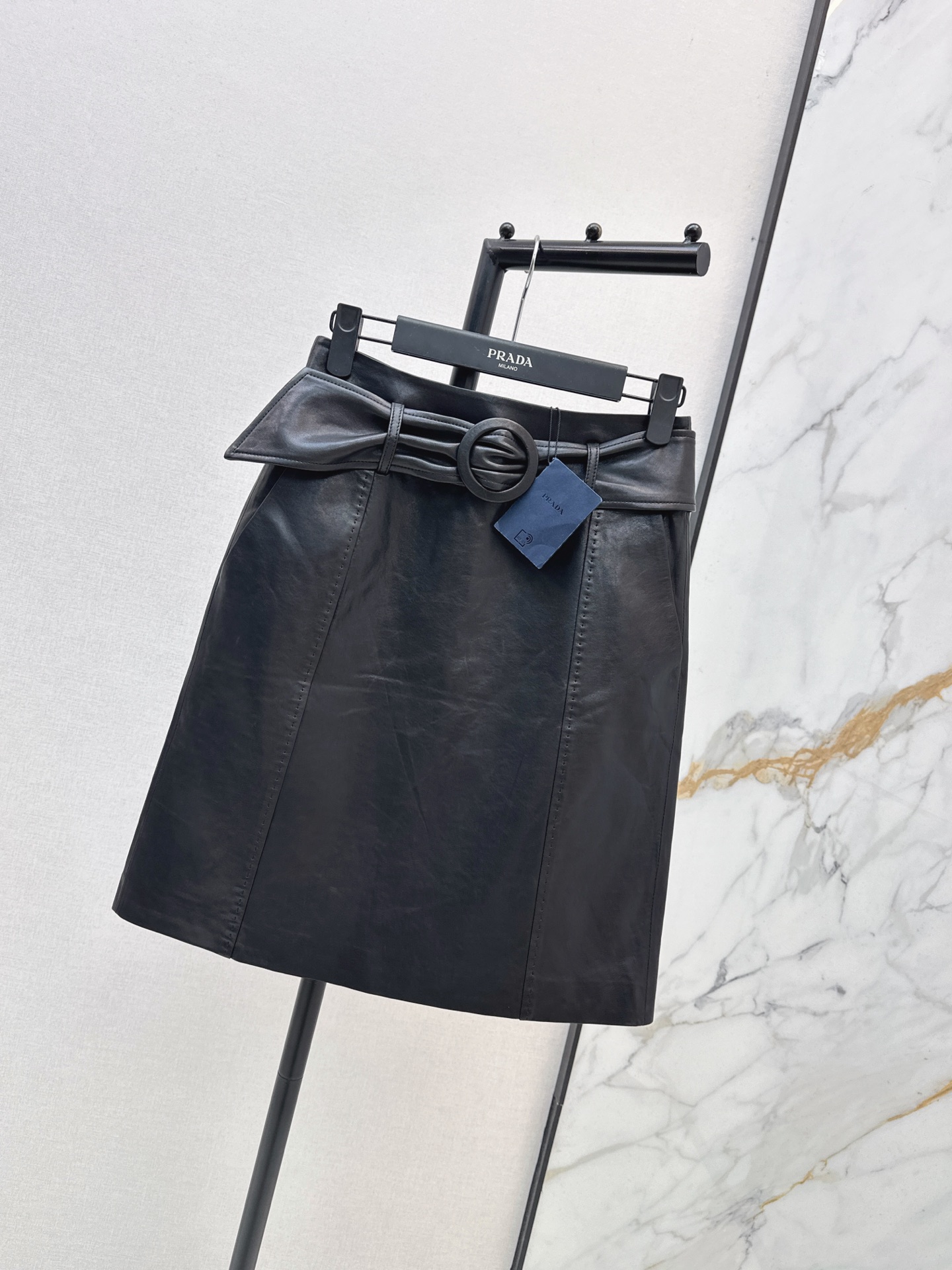 Pra 26fw leather belted skirt