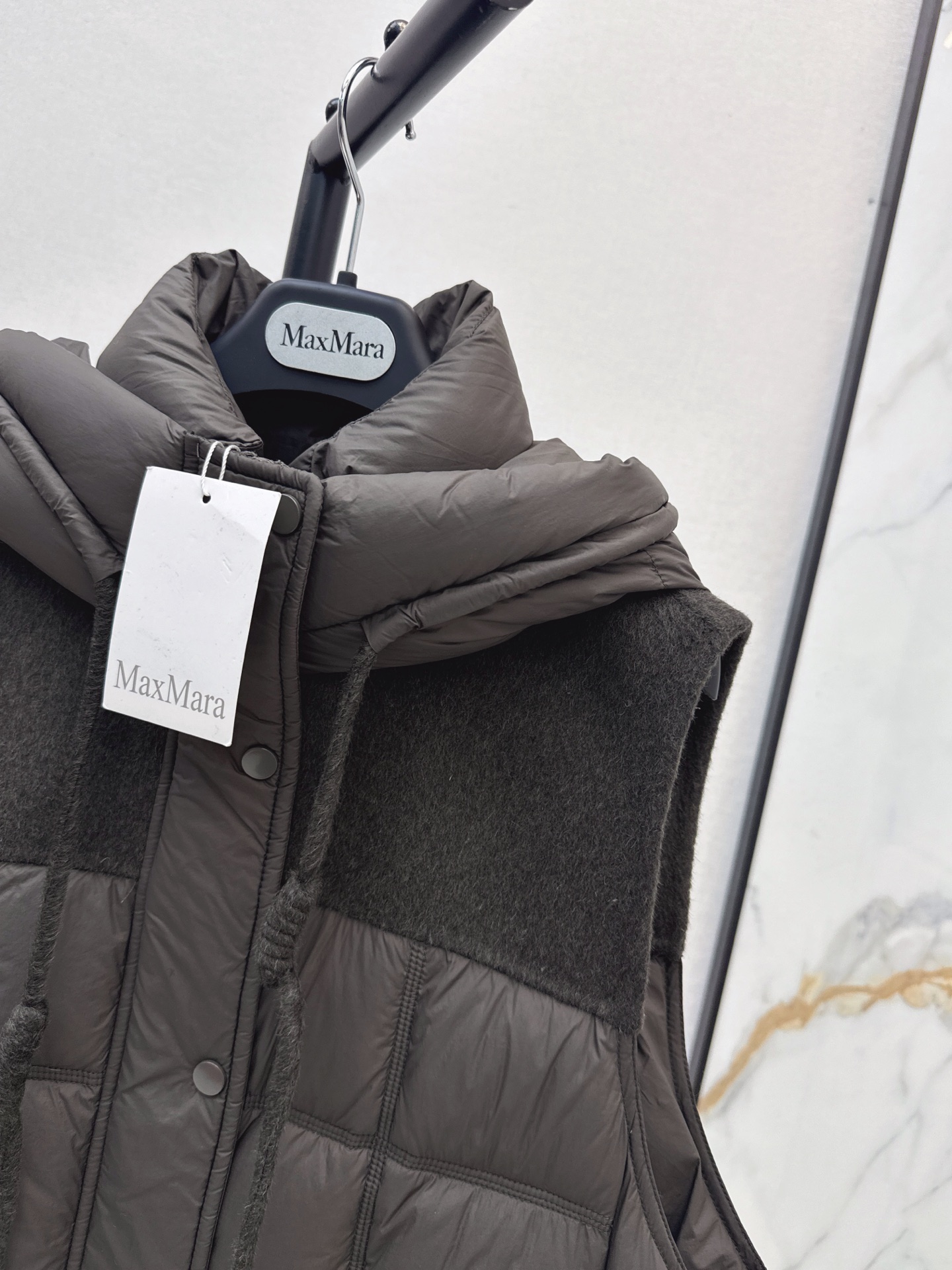 Max 26fw knit contract hooded down vest