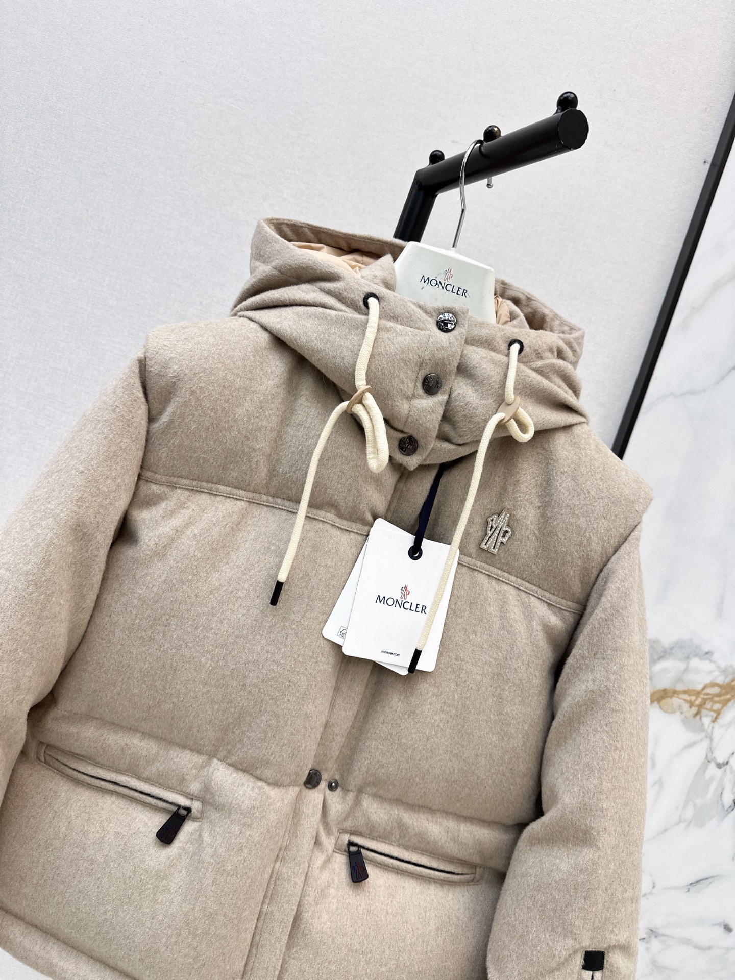 Monc 26fw detachable sleeve down jacket