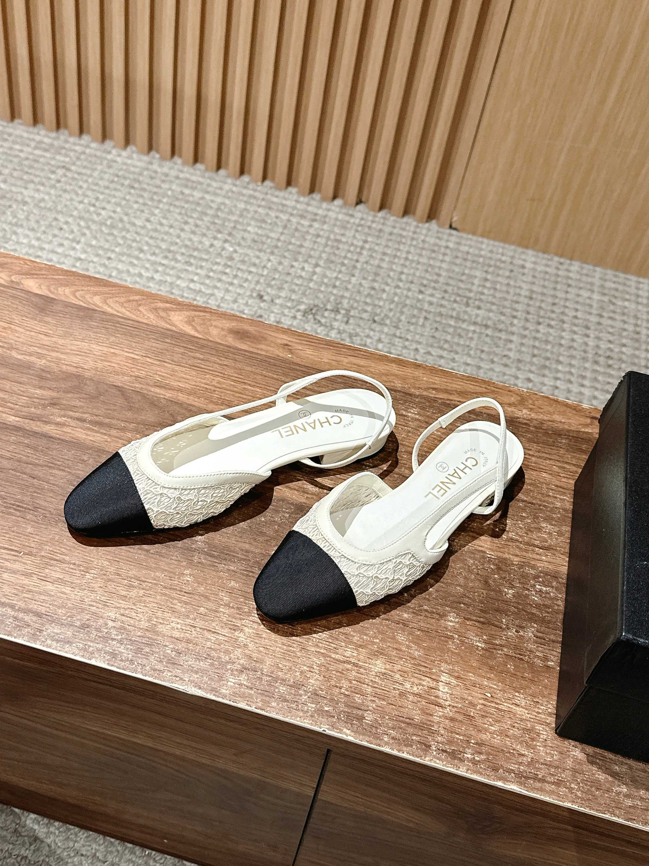 Chan 25fw lace slingback flats