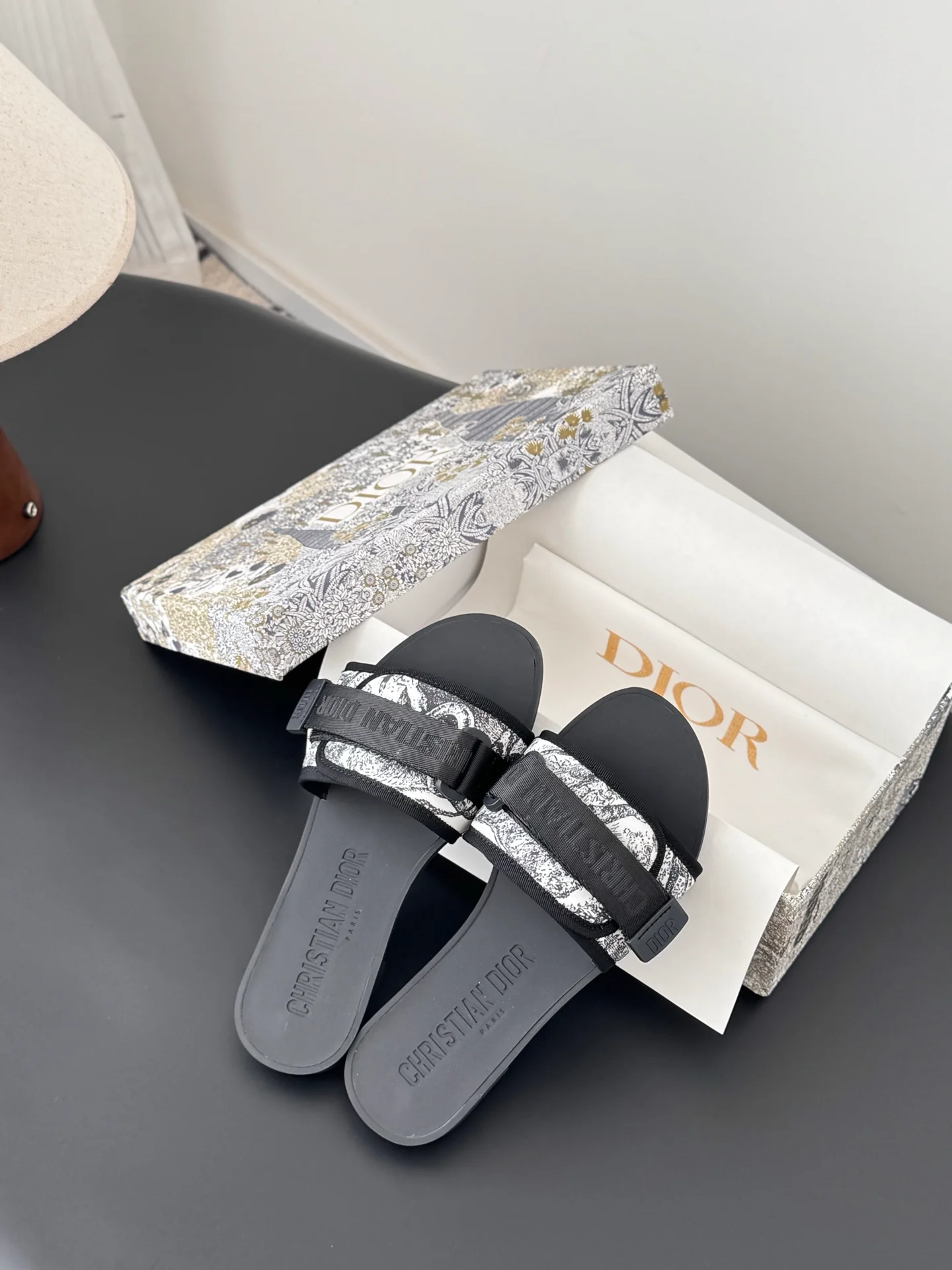 CD 25fw sandals