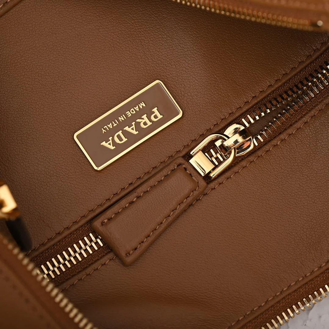 PD  Aimée large leather shoulder bag