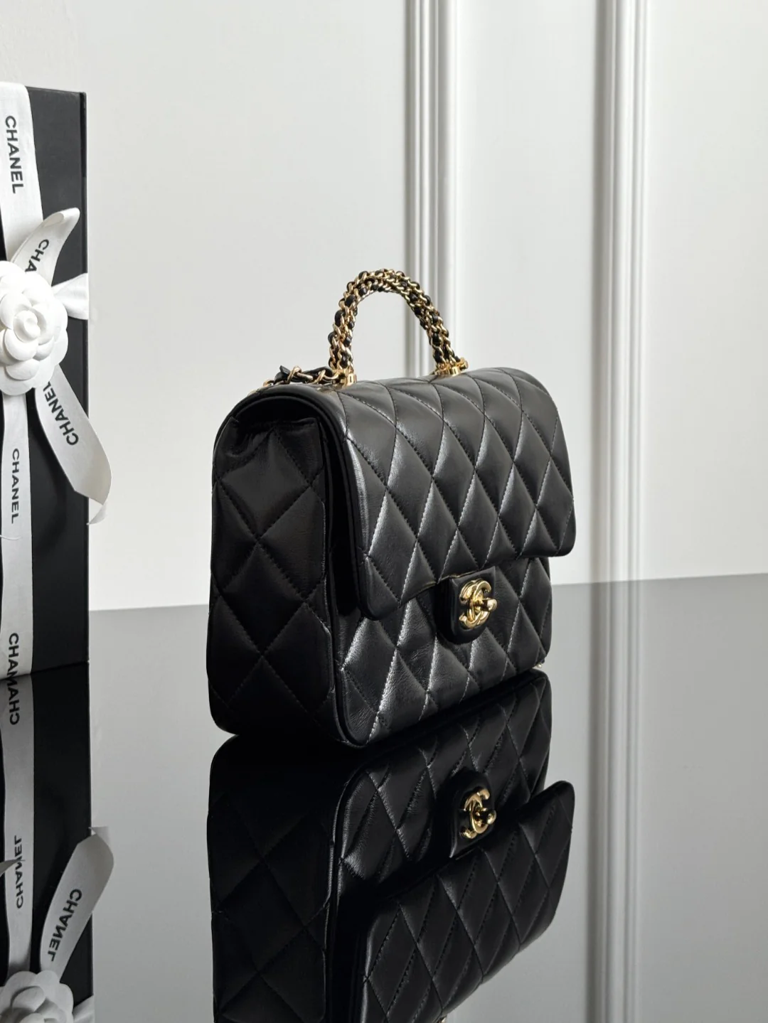 Chan 24B twist handle shoulder bag