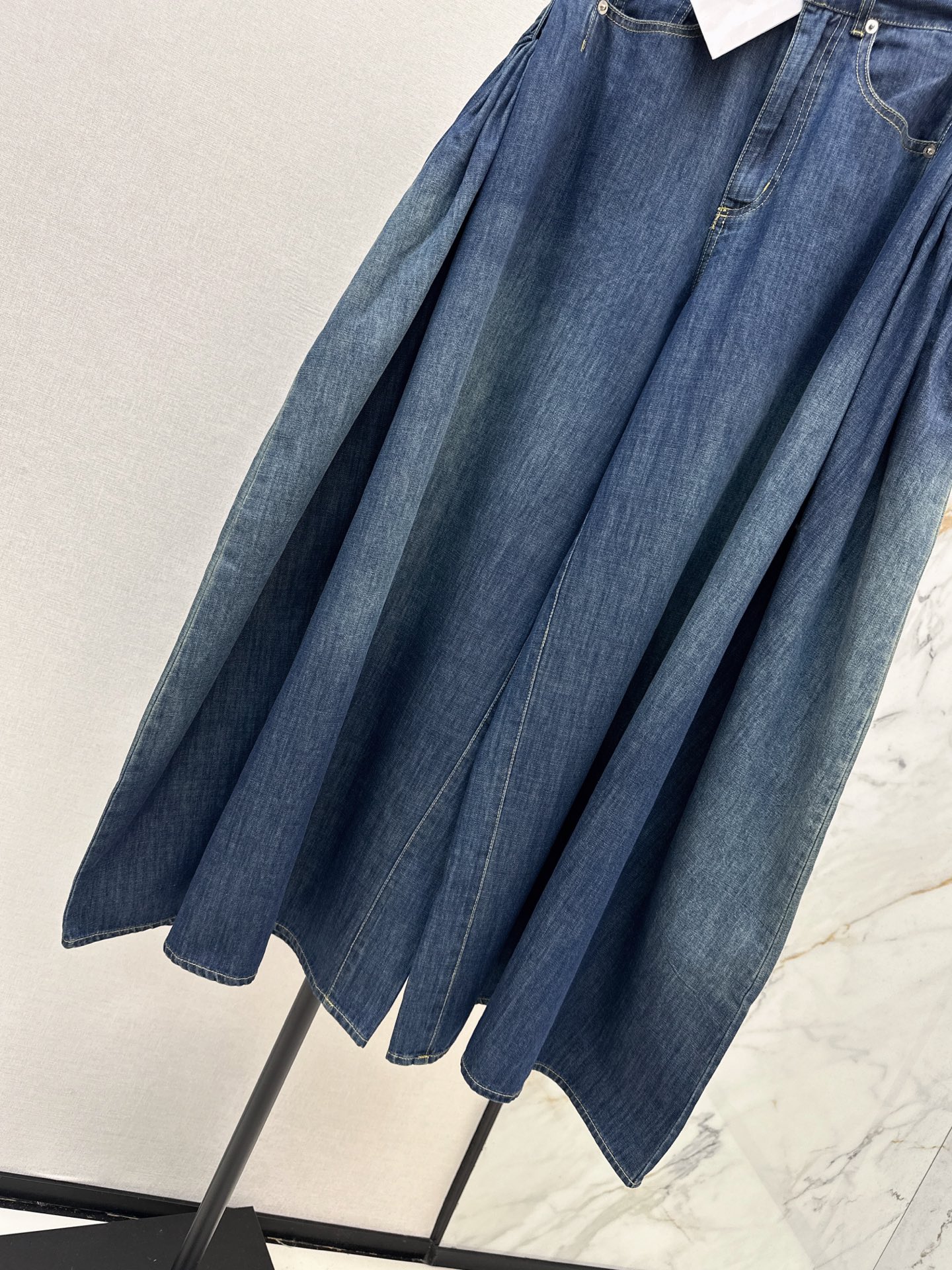 CD 26FW Side-Pleated Wide-Leg Jeans