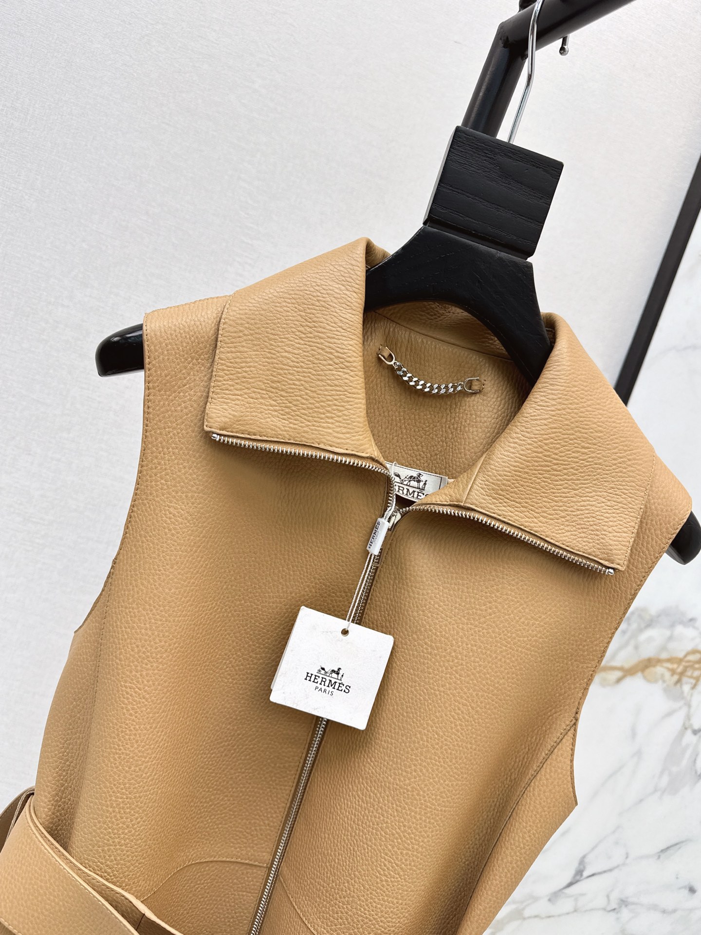 Her 26fw belted leather vest jacket