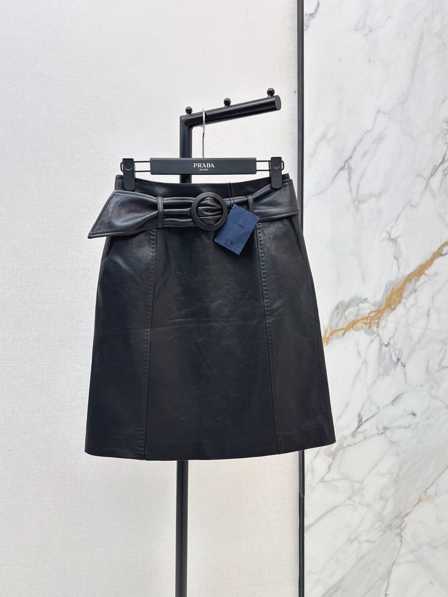 Pra 26fw leather belted skirt