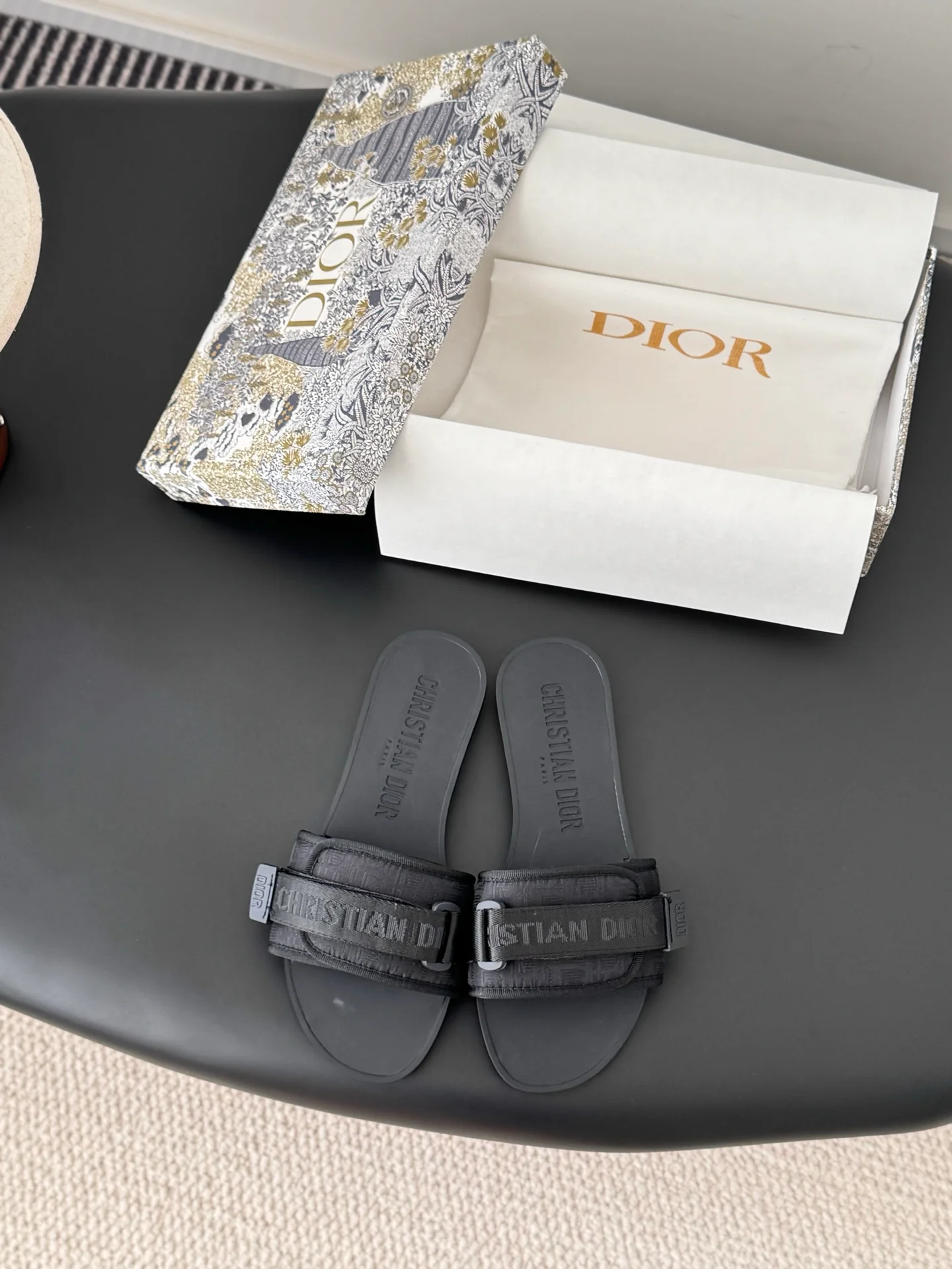 CD 25fw sandals