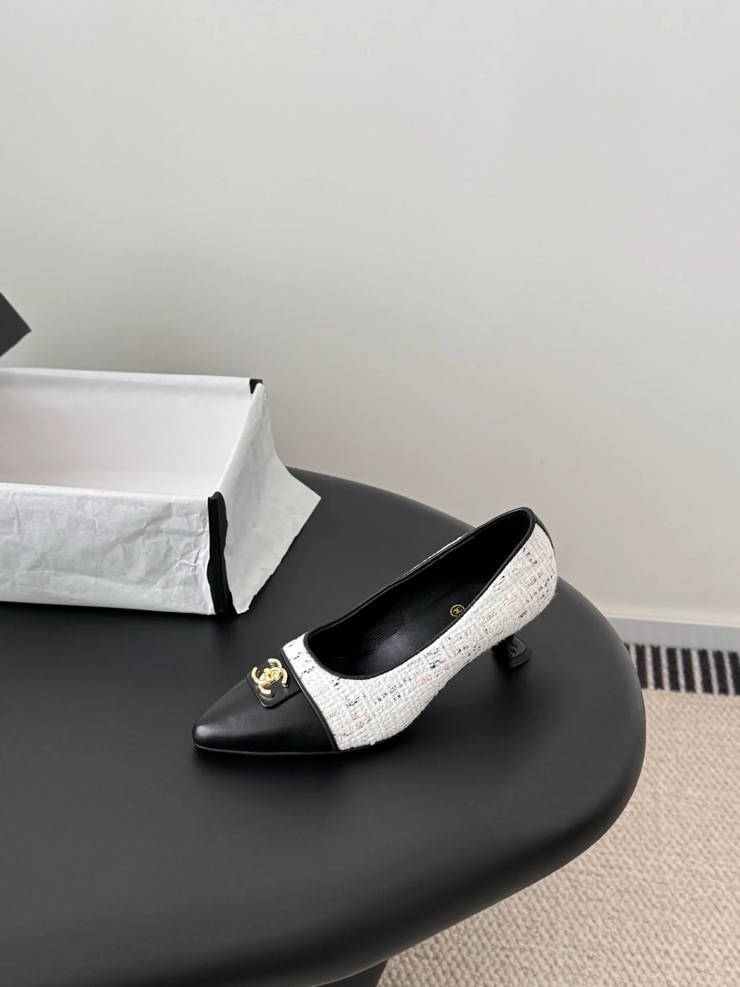 Chan 26ss kitten heel
