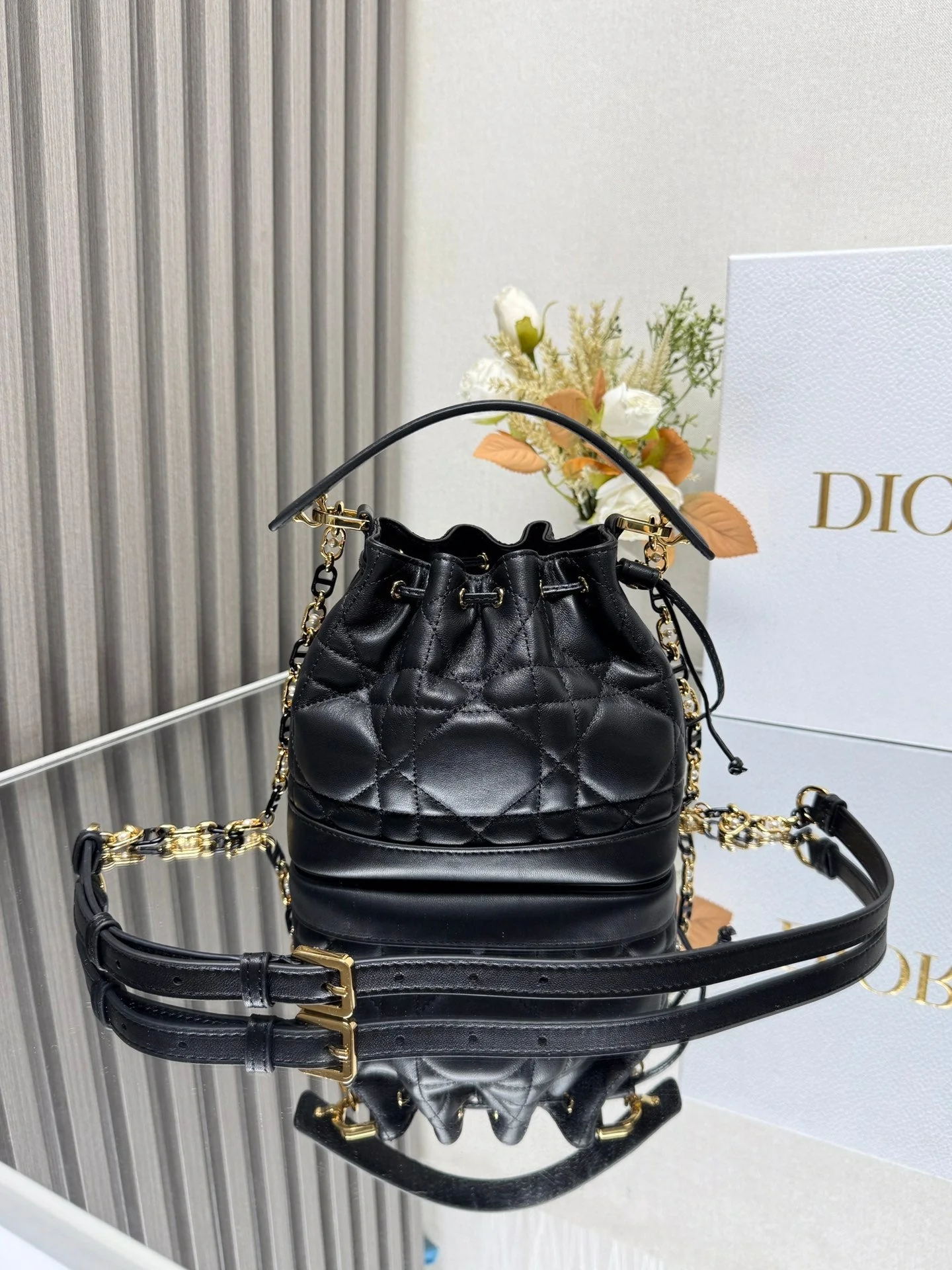 D Small Jolie Bucket Bag