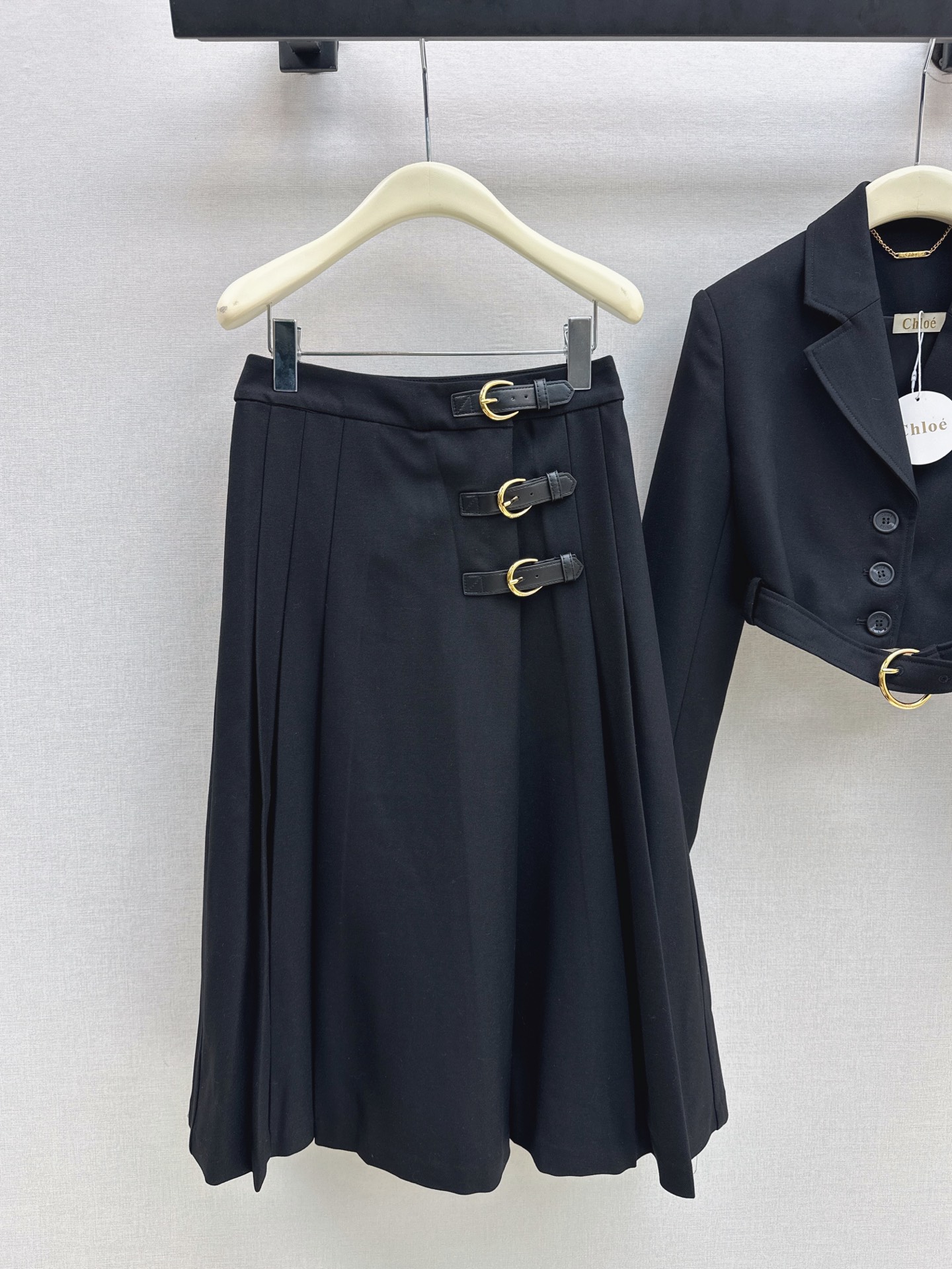 Chol 26fw cropped jacket pleated skirt
