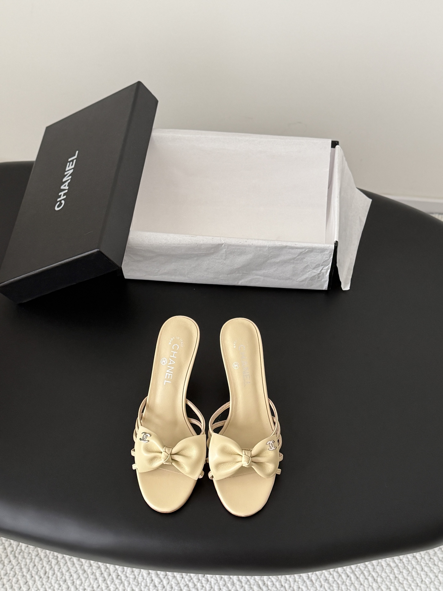 Chan 26K bow kitten slides