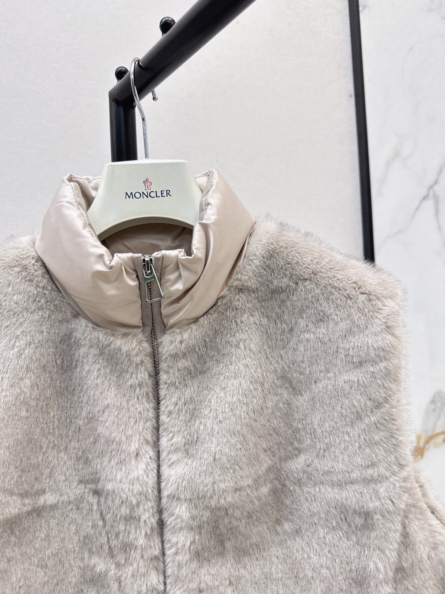 Monc 26fw faux-fur puffer vest