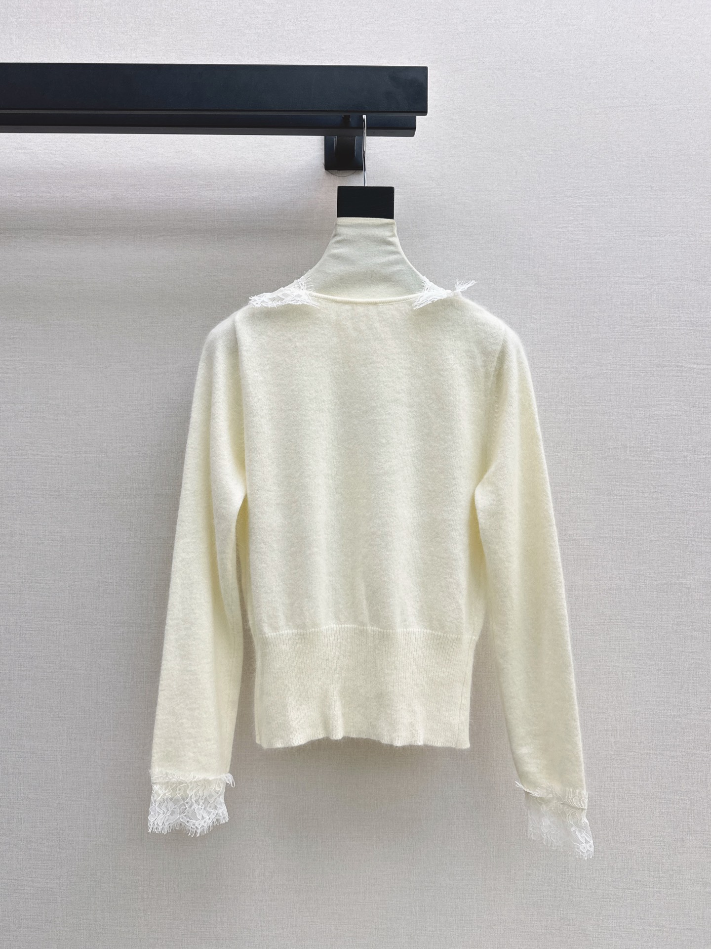 ES 26fw lace contract knit sweater