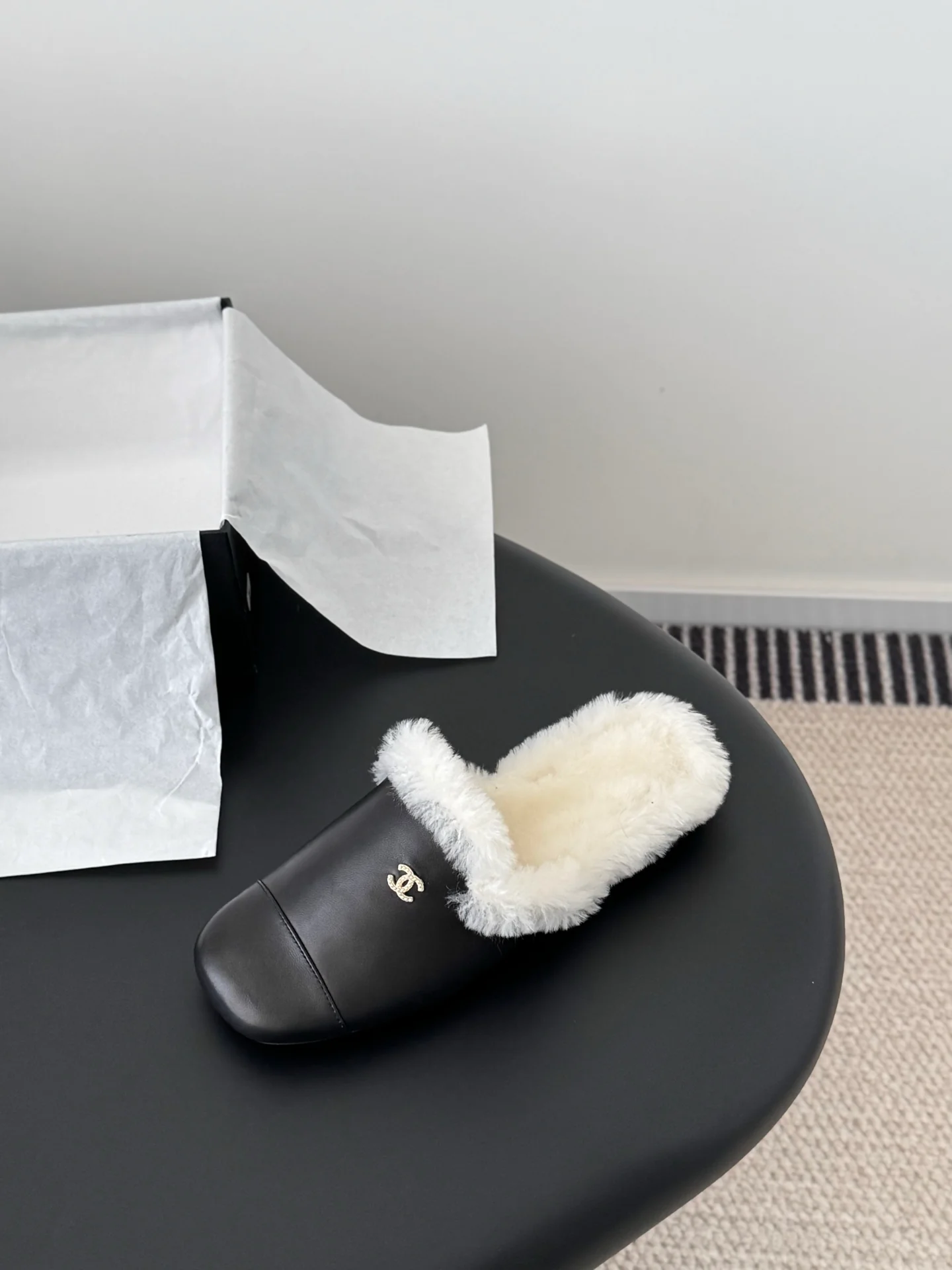 Chan 25fw fluffy slippers