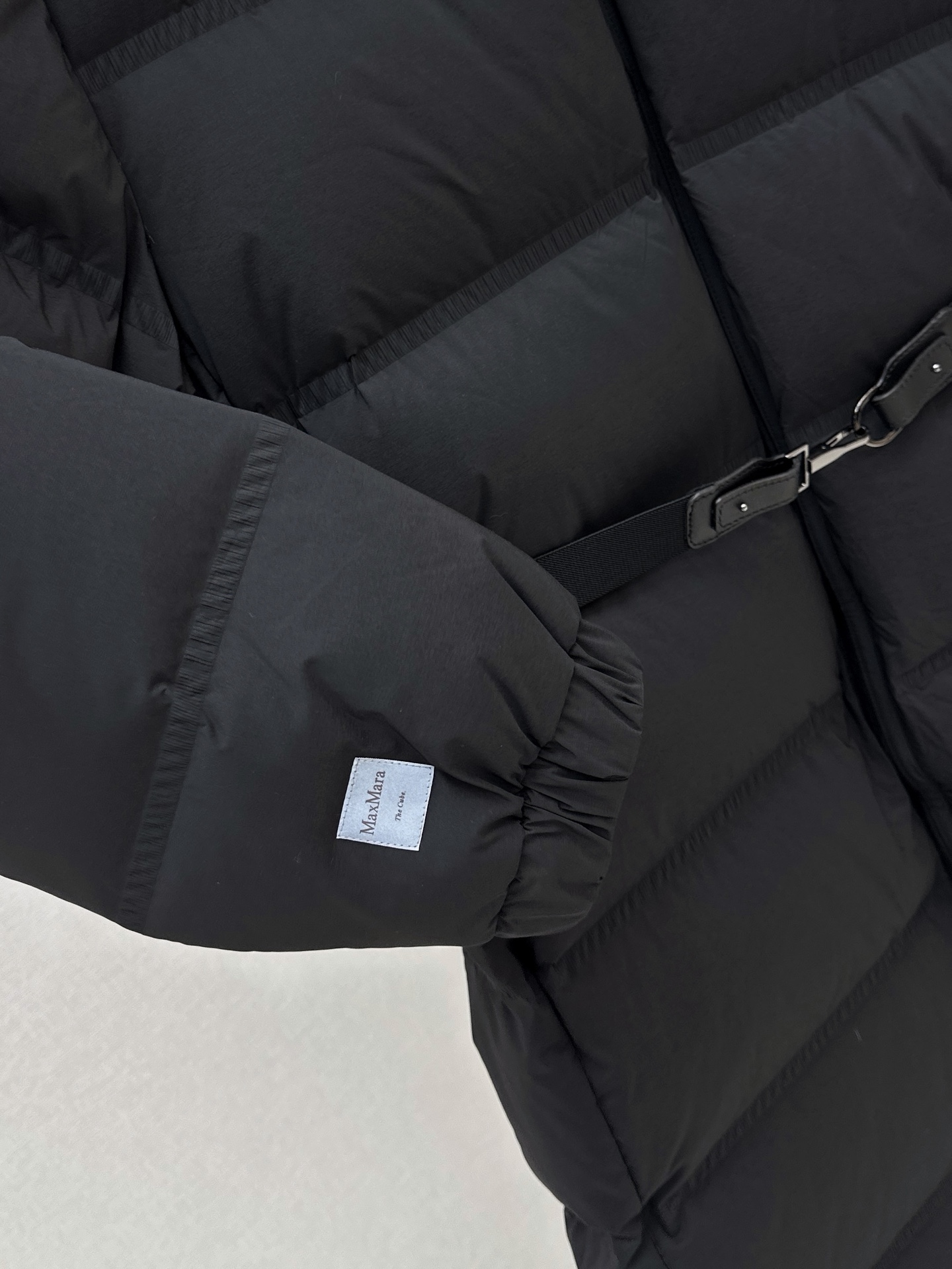 Max 26fw long belted hooded down jacket