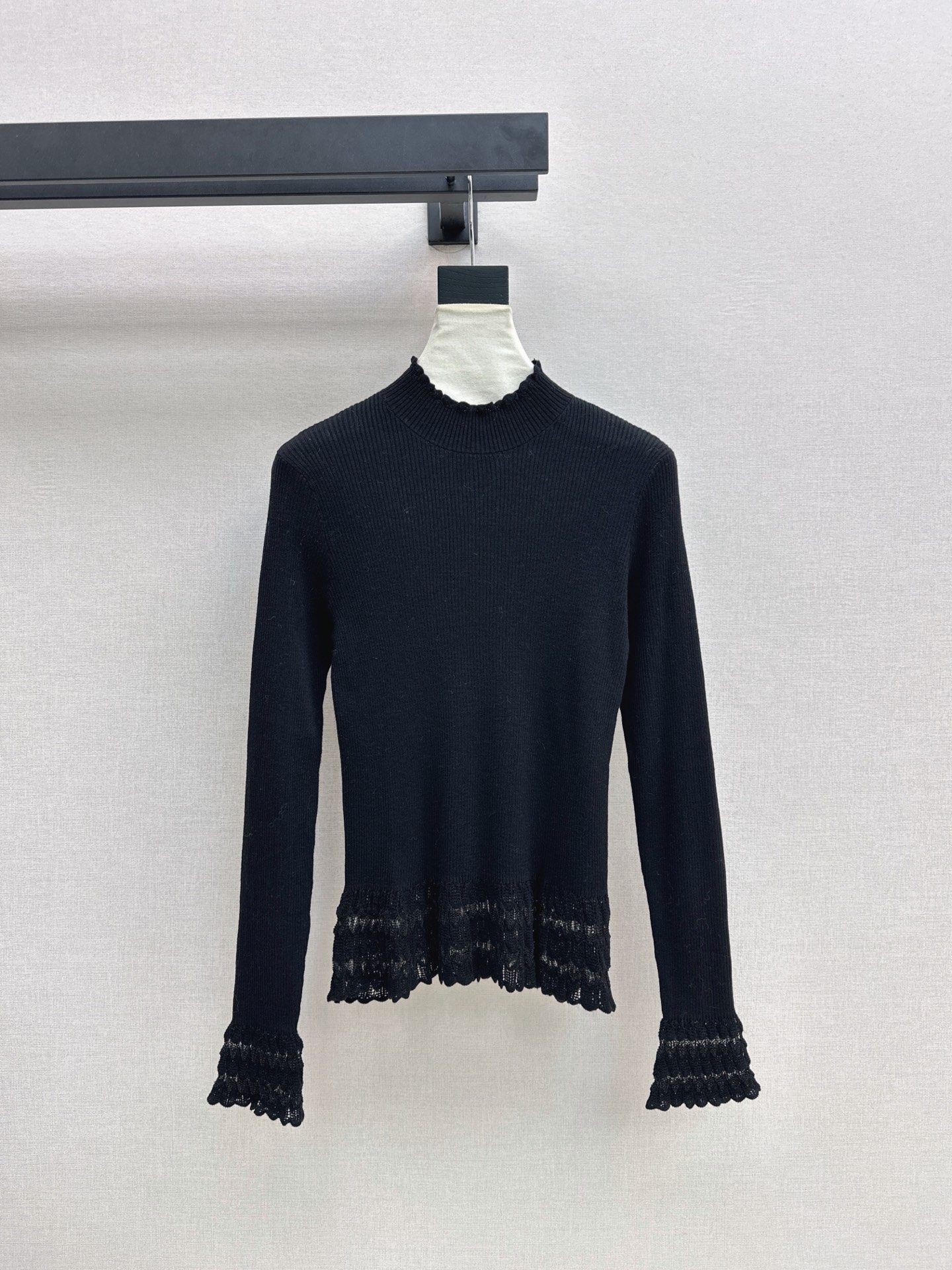 ES 26fw ruffle basic tee