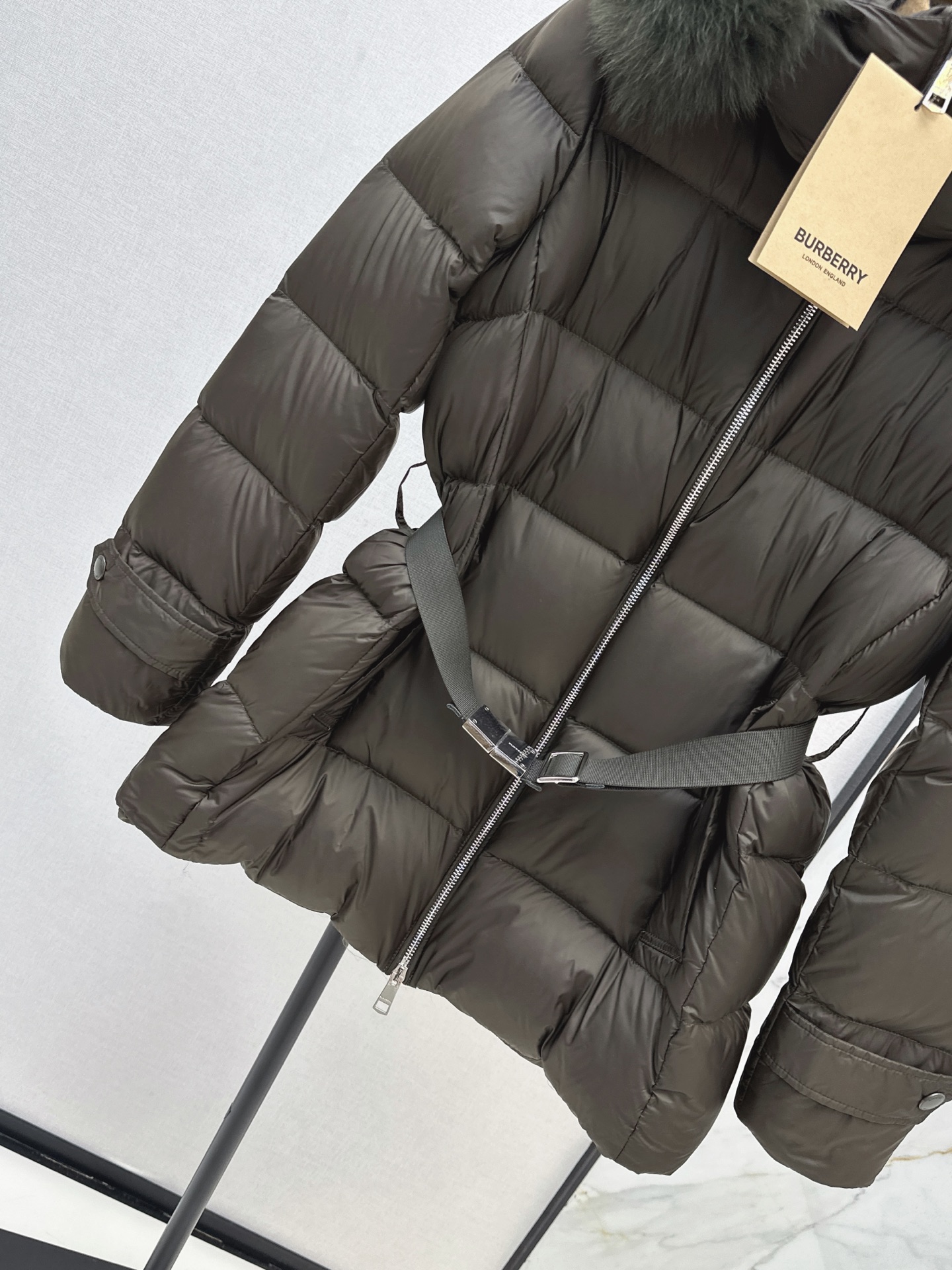 Bur 26fw Hooded Belted Down Jacket