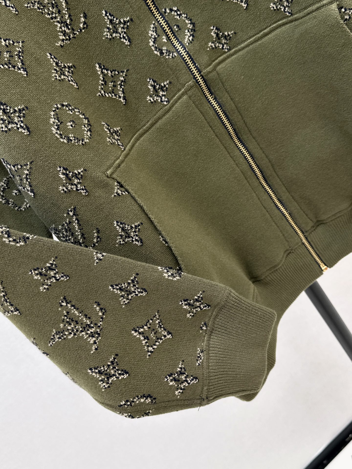 Loui 26fw reversible jacquard sweater