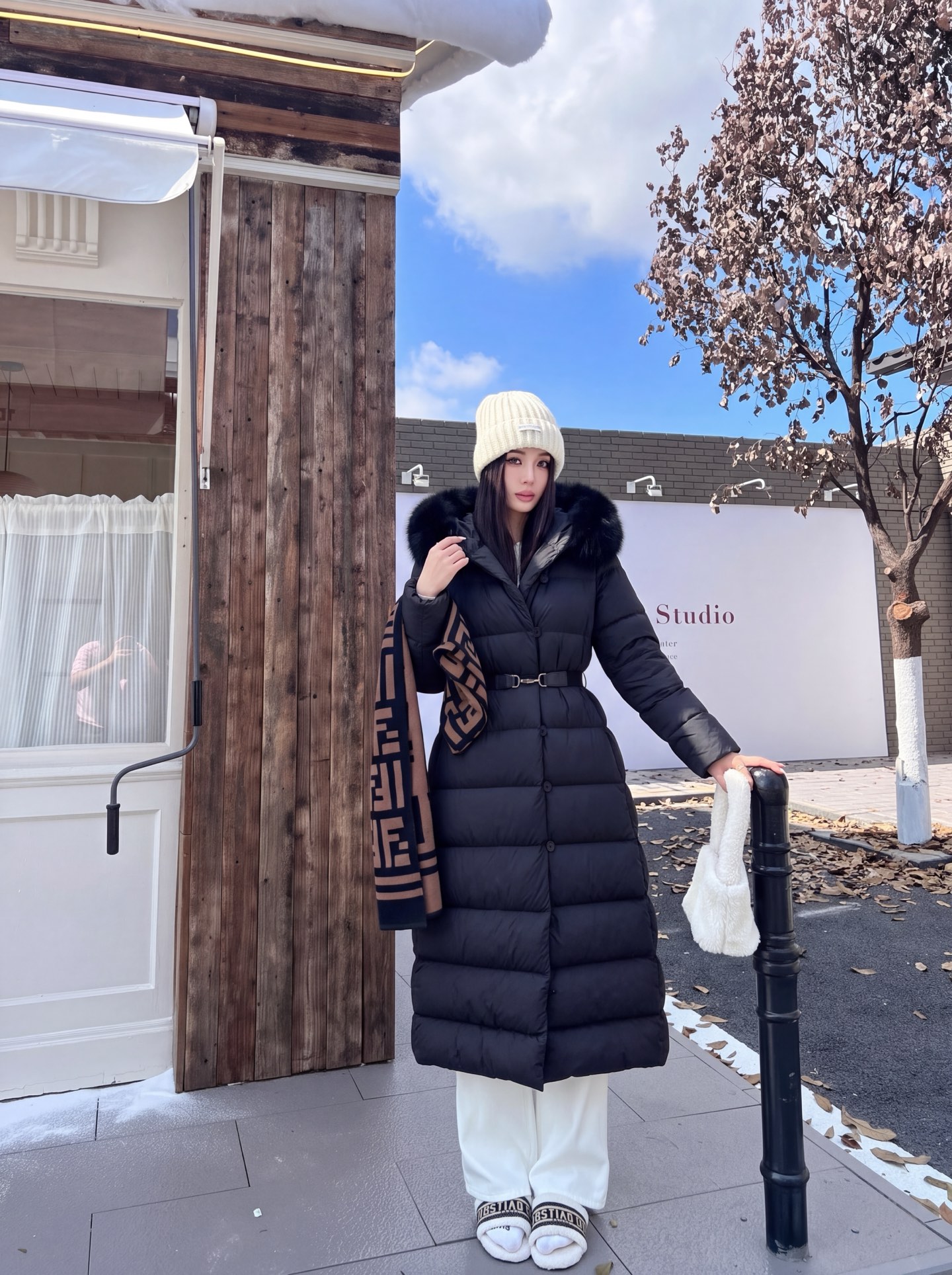 Max 26fw belted hooded down jacket