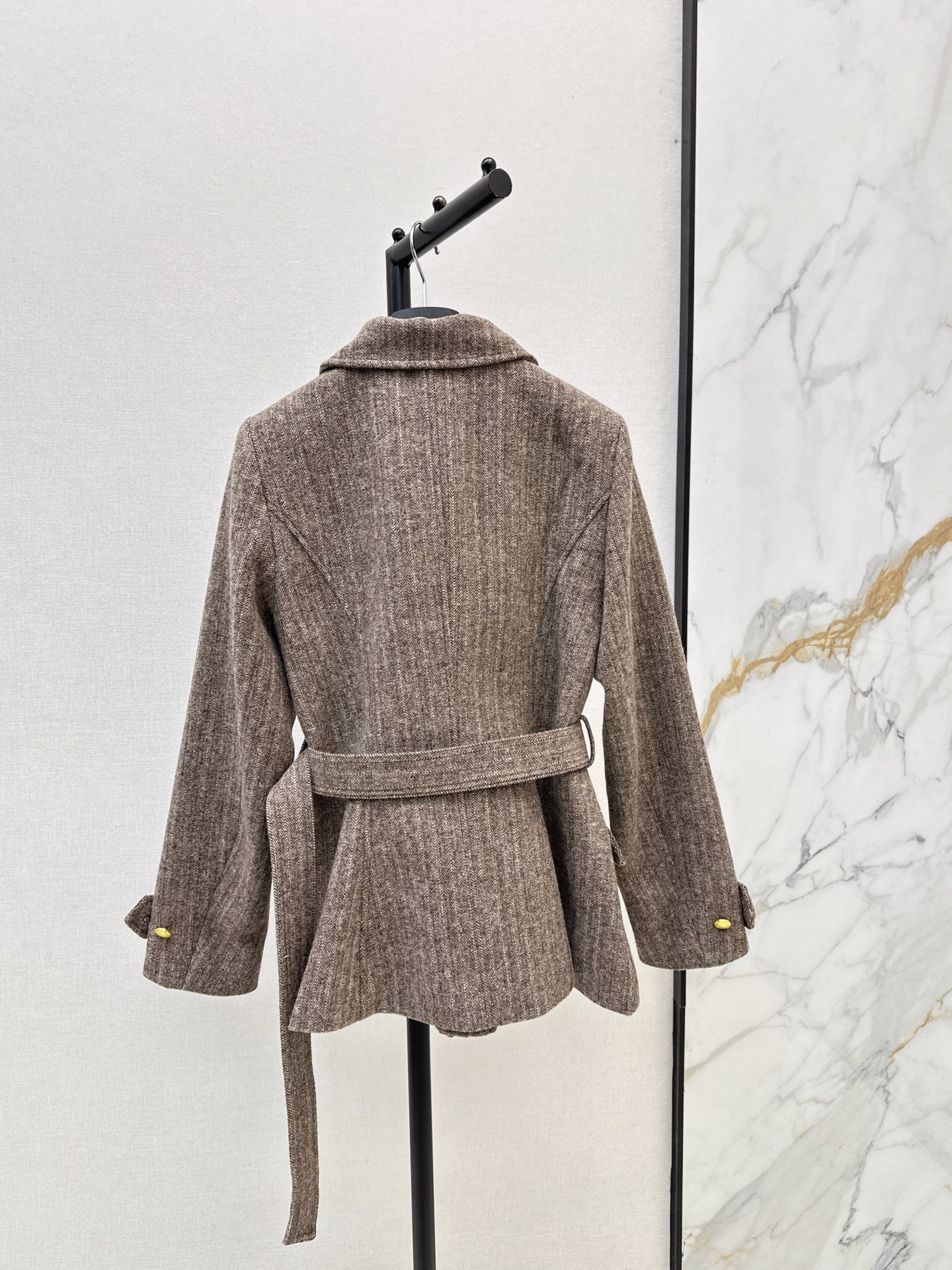 CD 26fw  herringbone belted jacket
