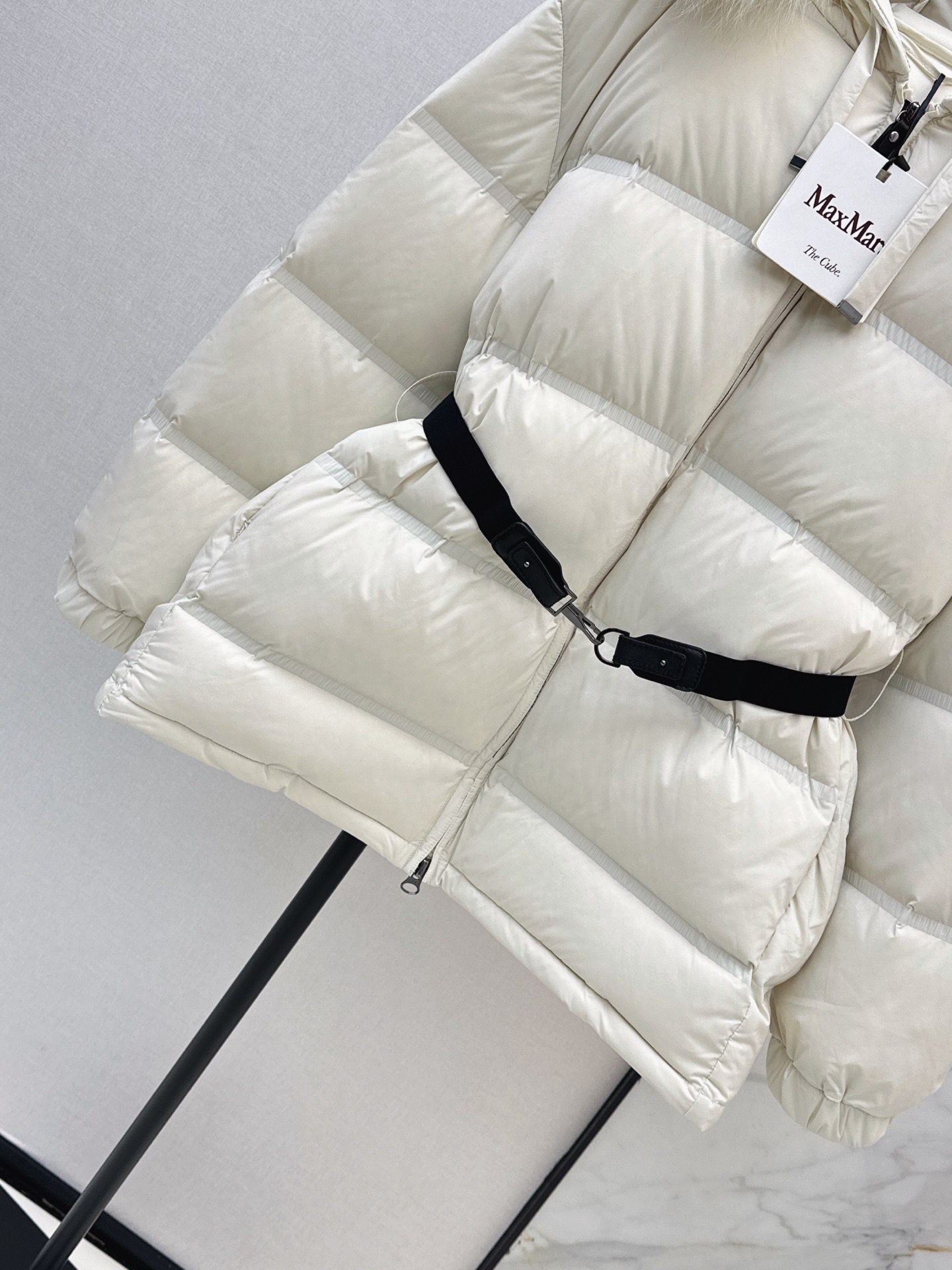 Max 26fw fur-trim hooded belted down jacket