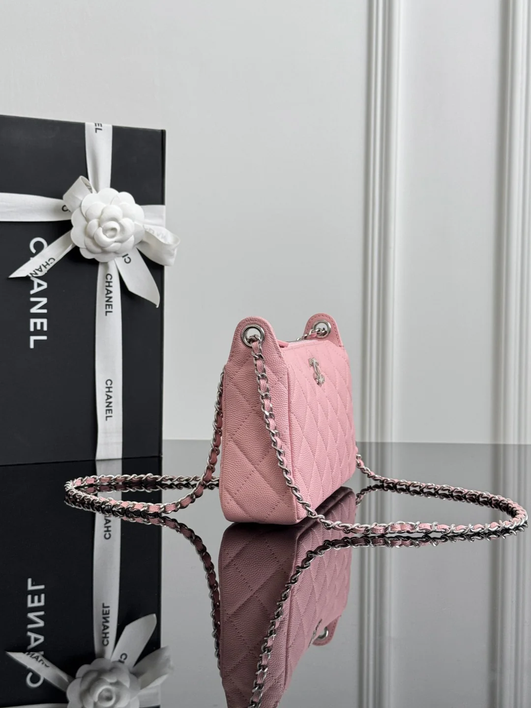 Chan 25B wallet on chain shoulder bags