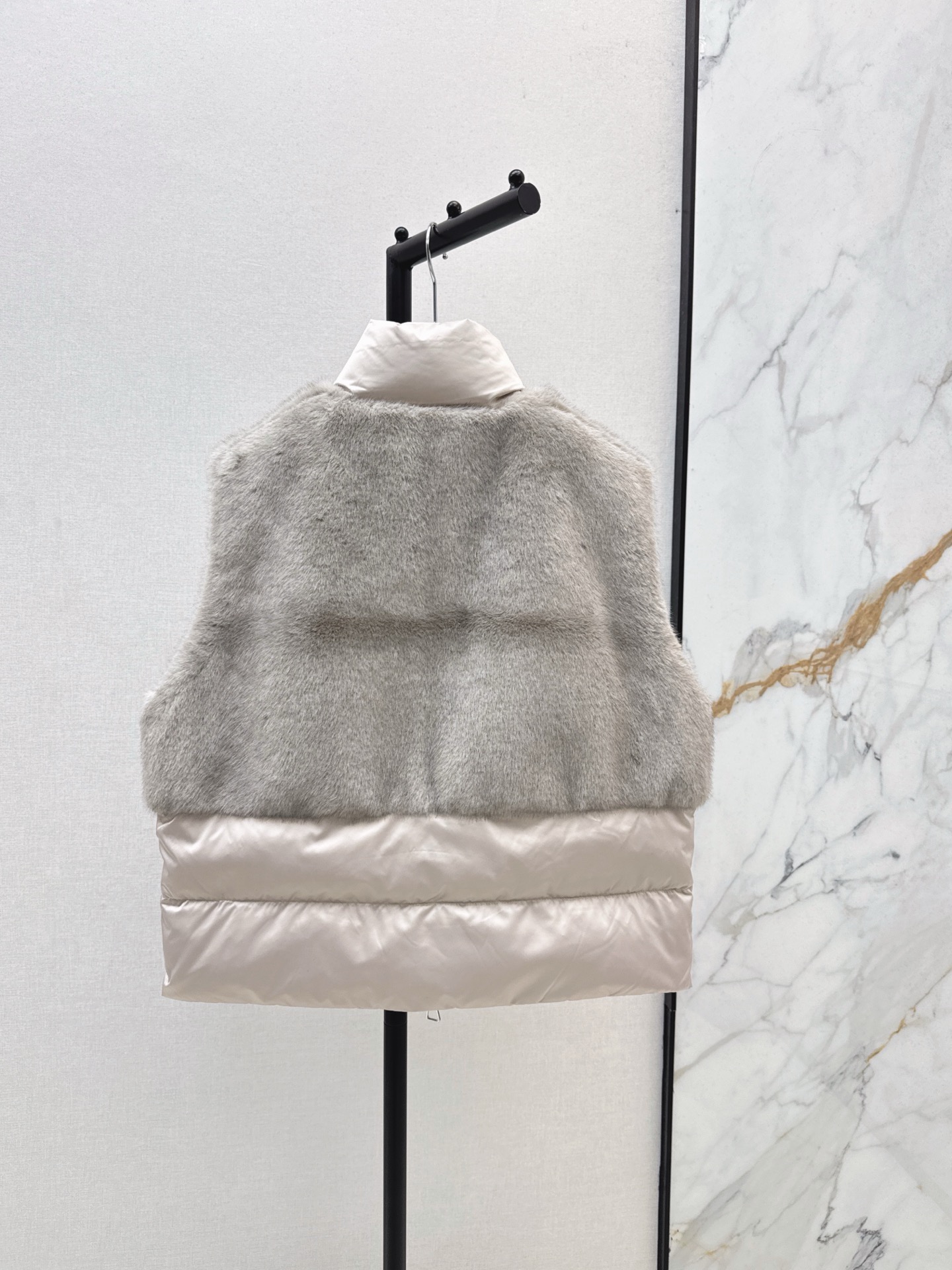 Monc 26fw faux-fur puffer vest