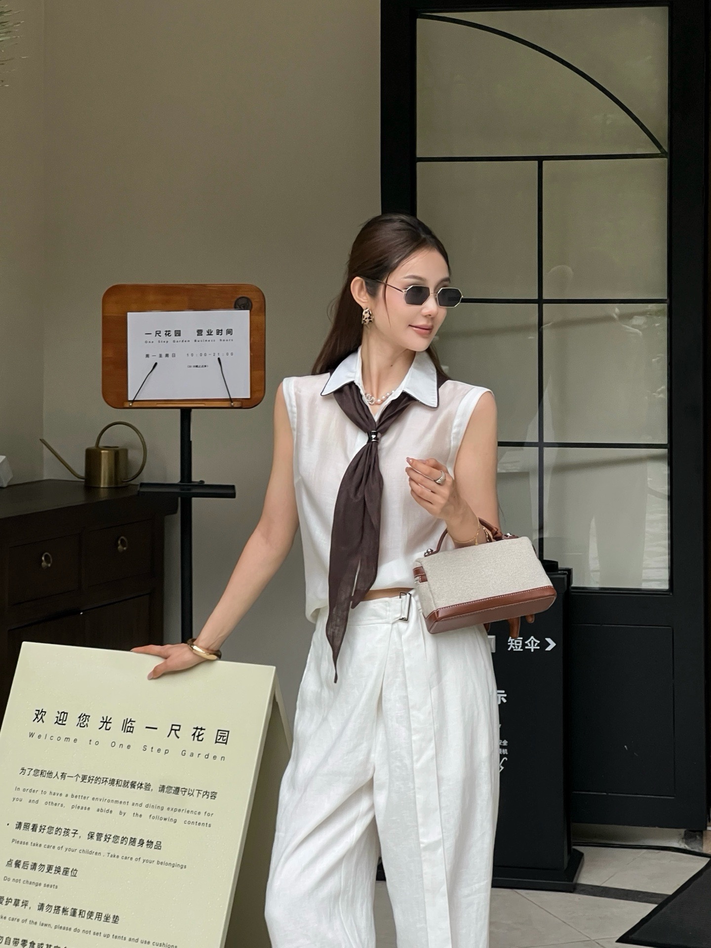 Brun 26fw sleeveless scraf shirt