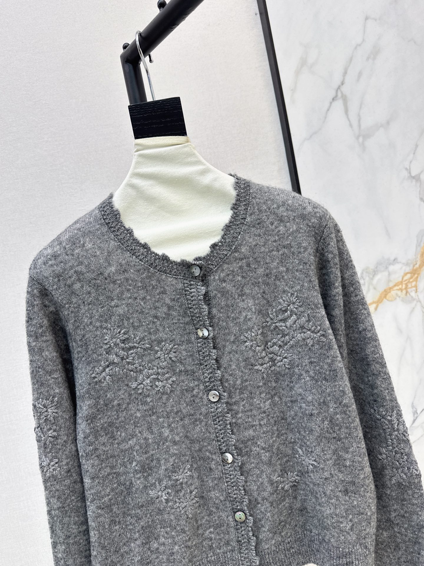 ES 26fw embroidery knit cardigan