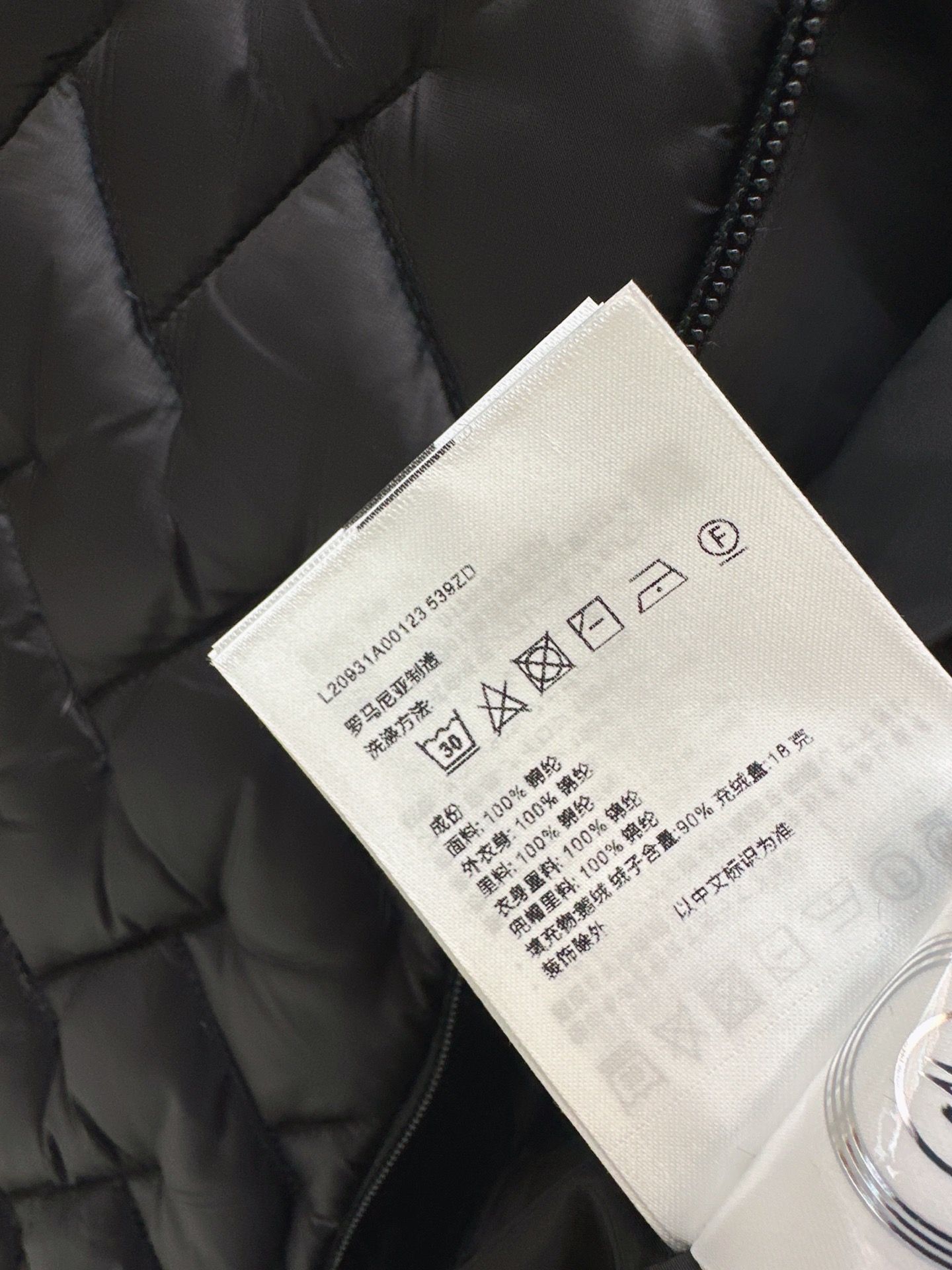 Monc 26fw detachable sleeve hooded down jacket