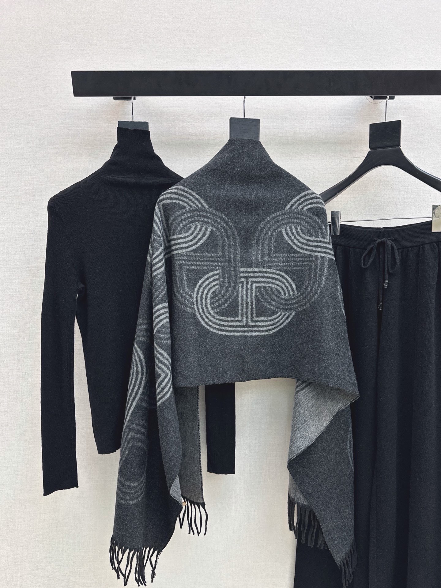 Her 26fw knit knitwear shawls pants sets