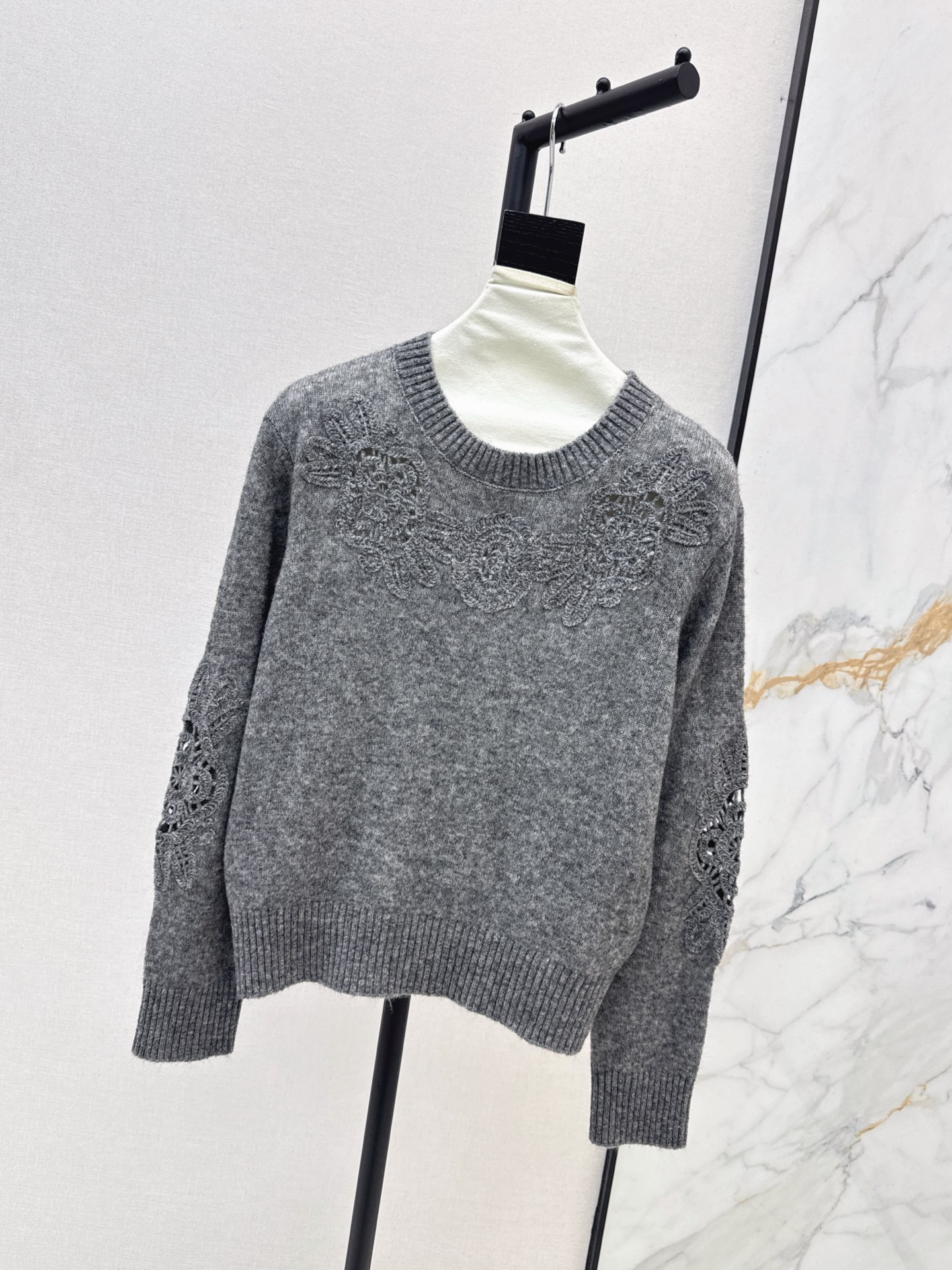 Brun 26fw hollow contract knit sweater