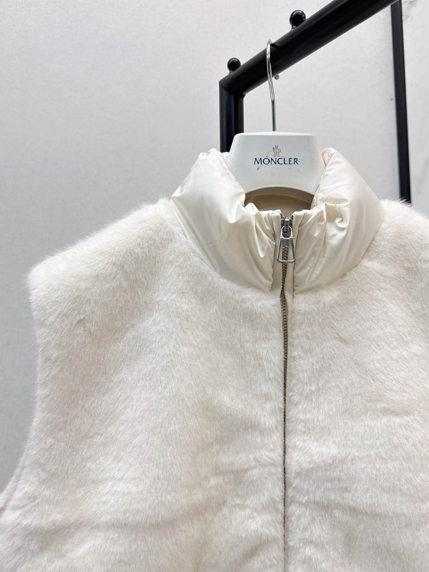 Monc 26fw faux-fur puffer vest