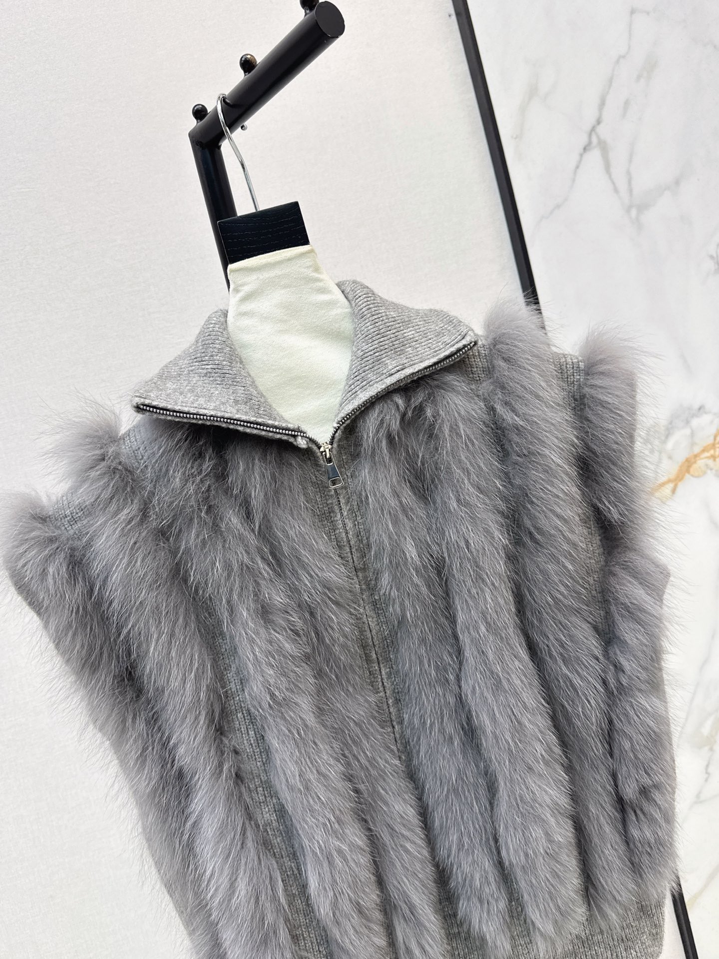 Fen 26fw fur-trim knit vest